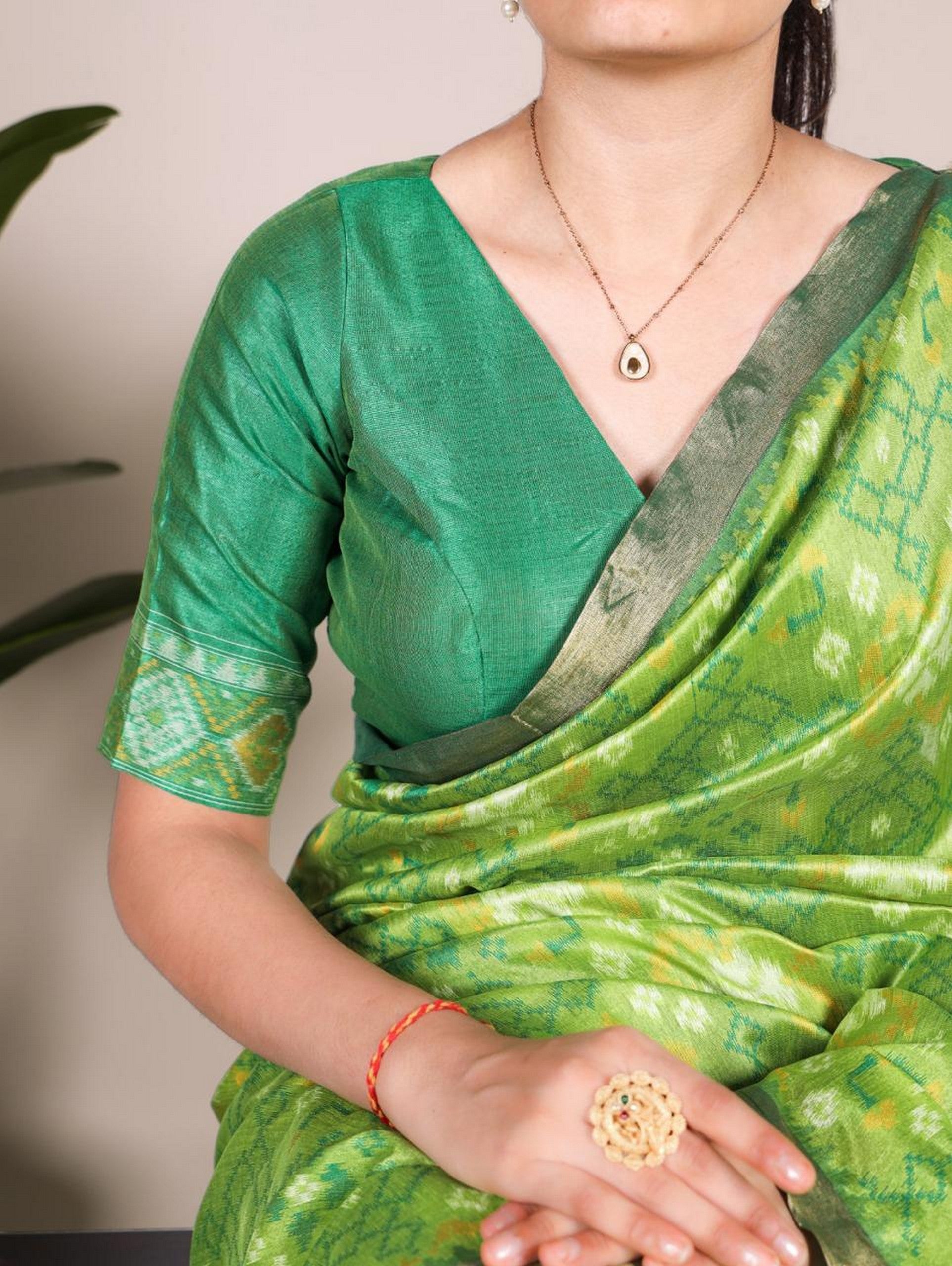 Green Weaving Pattern And Zari Weaving Border With Fancy Tassels Ethnic Raw Silk Saree