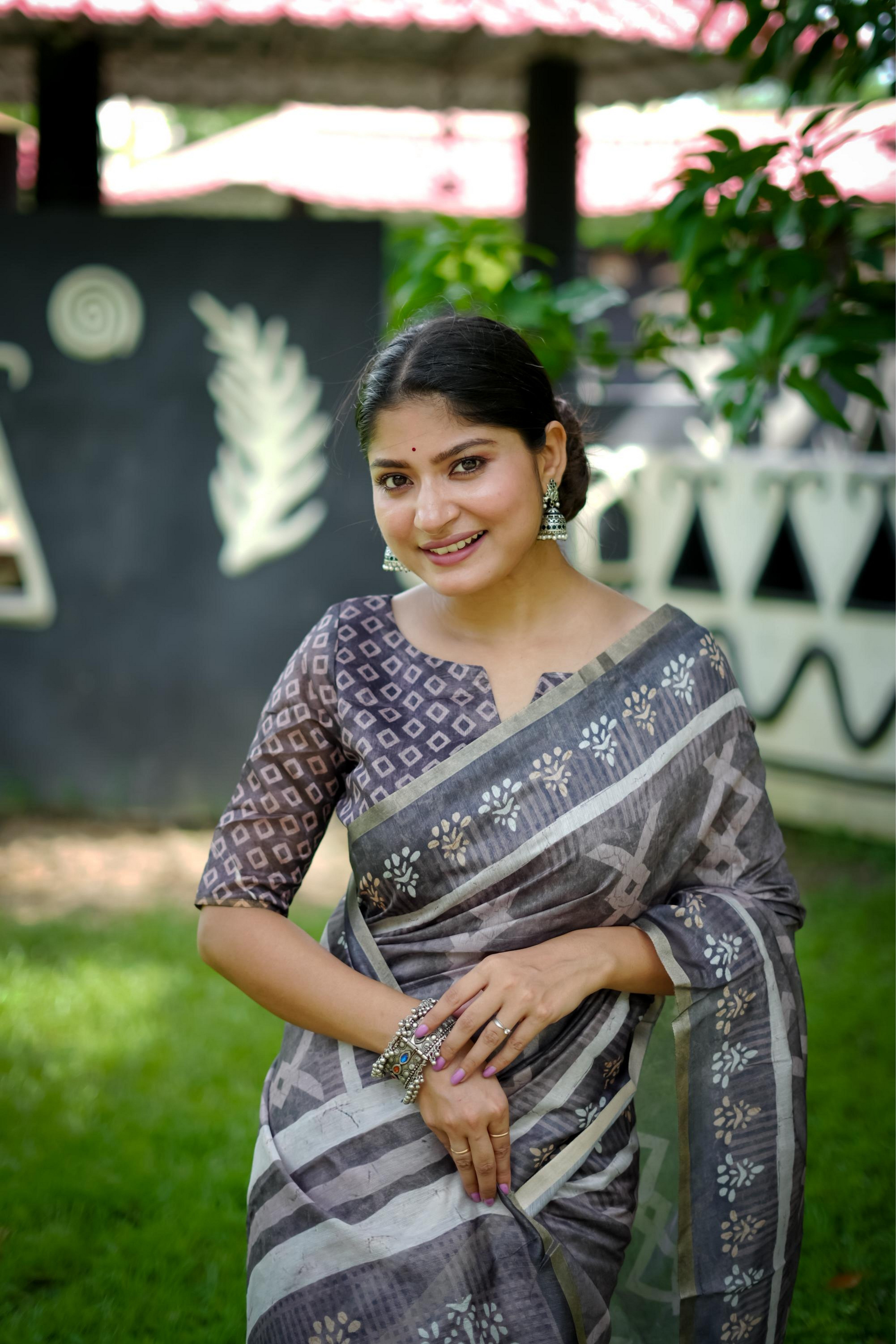 Grey Beautiful Cotton Fabric Saree With Designer Digital Printed