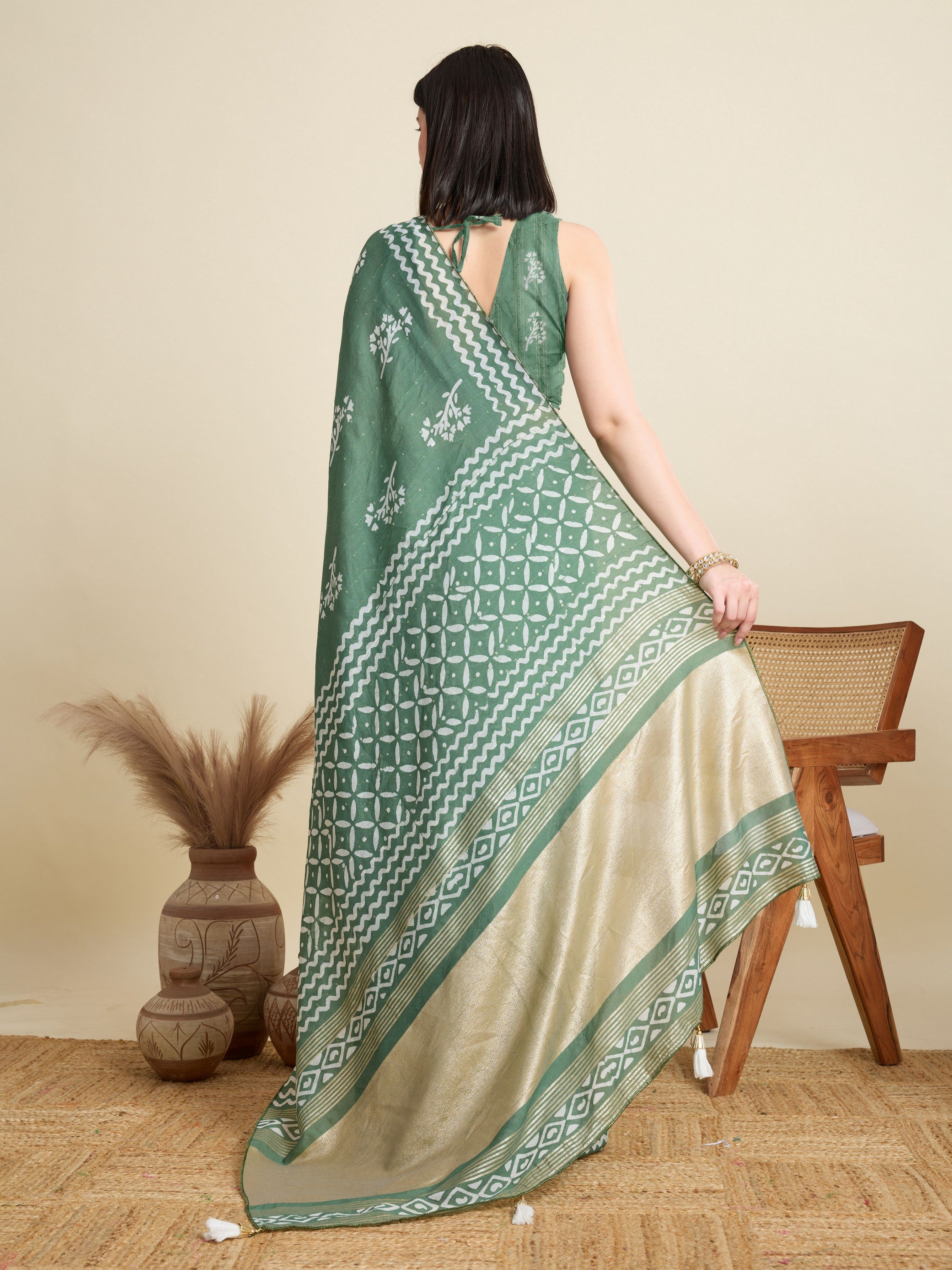 Grey Blended Cotton Ethnic Festive Saree