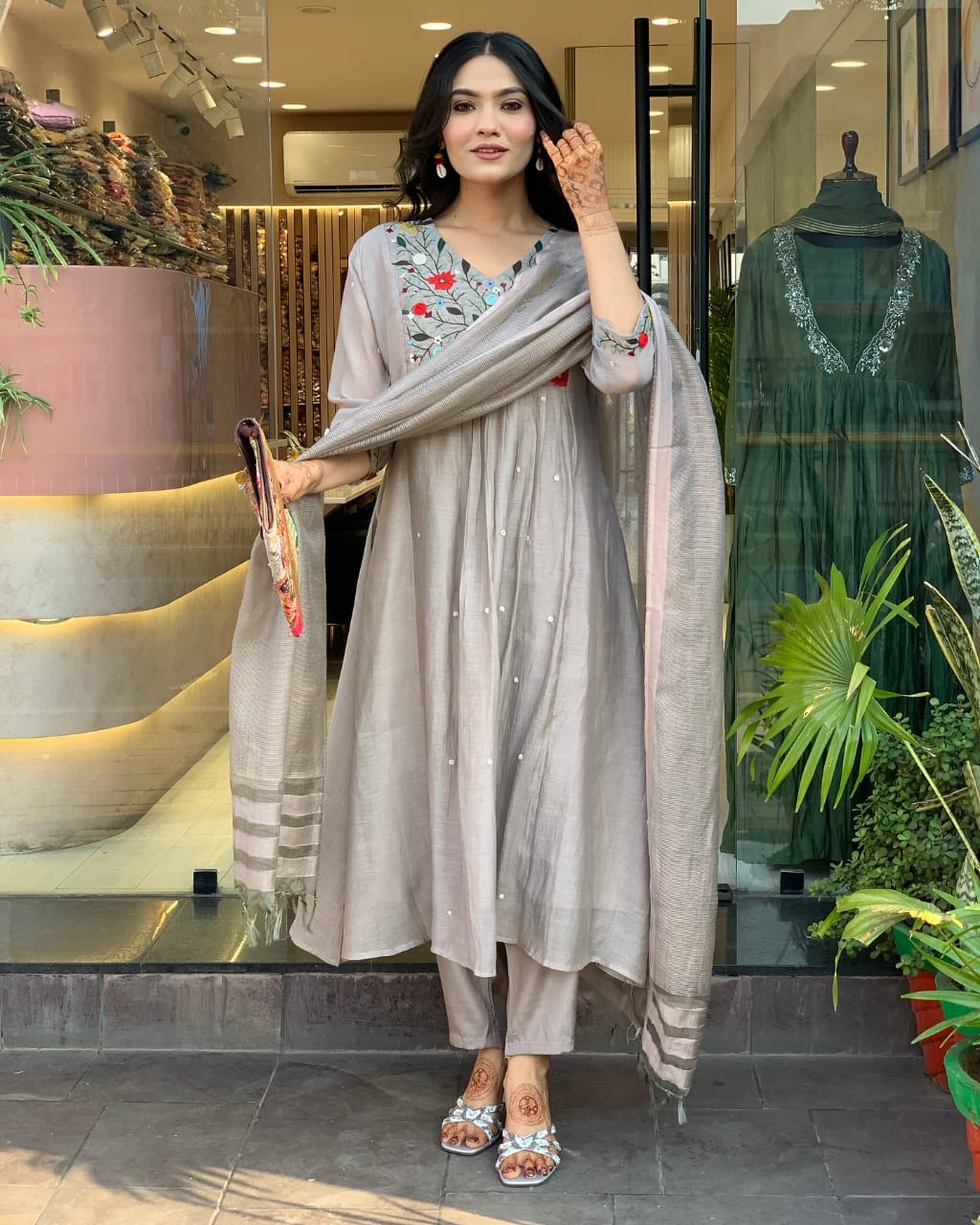 Grey Chinon Viscose Kurta Pant with Heavy Thread Embroidery Work