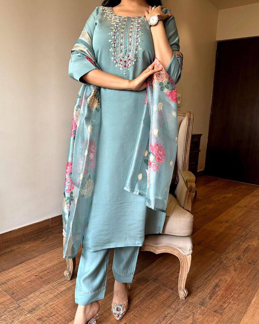 Grey Kurta Pant Set with Thread Embroidery Work With Printed Dupatta