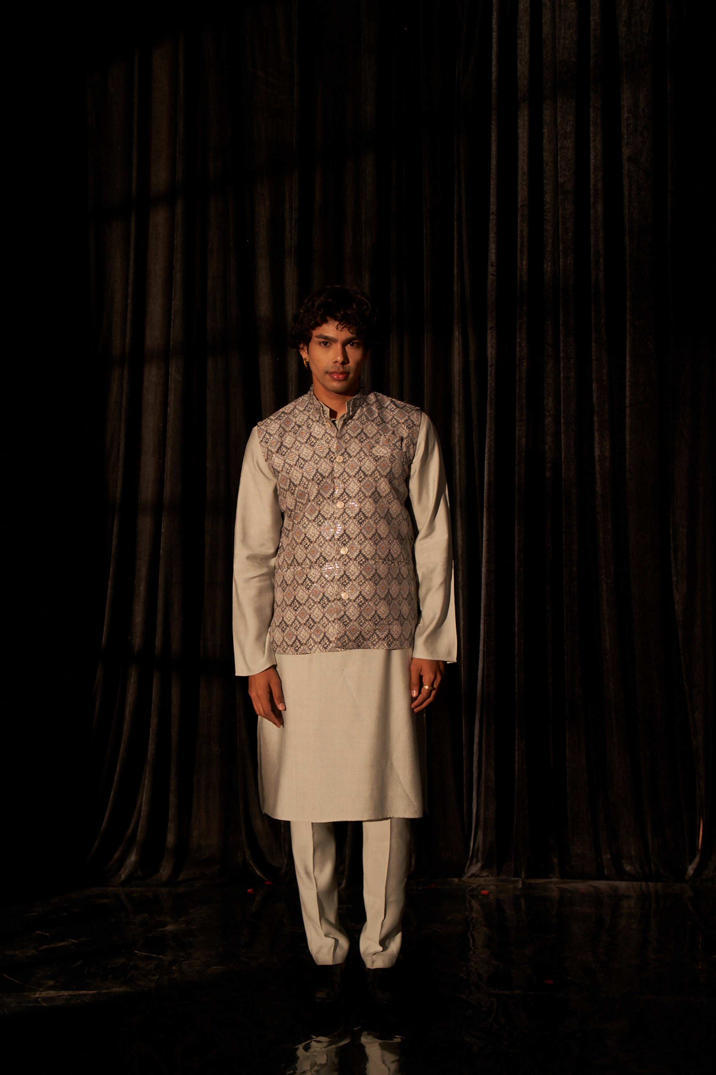 Grey Kurta Payjama with Nehru Jacket – Sharp and Traditional