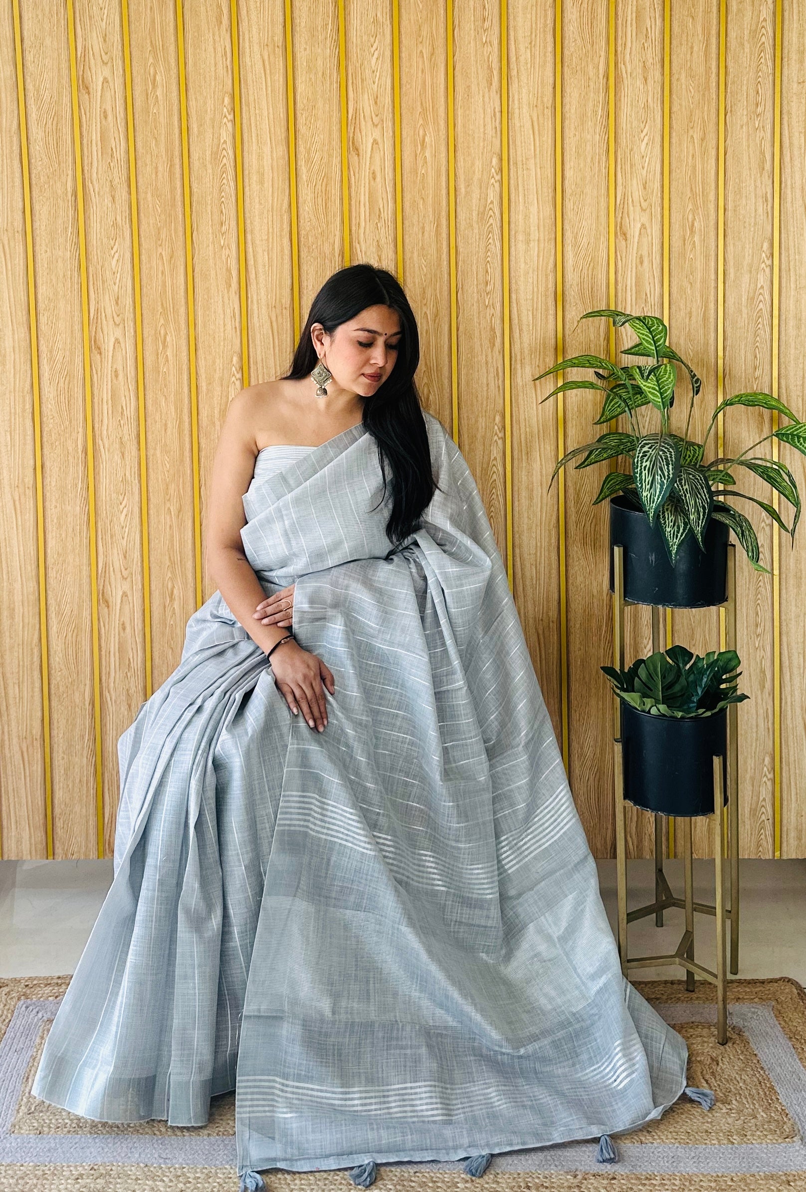 Grey Linen Partywear Woven Saree For Sophisticated Rich Looks