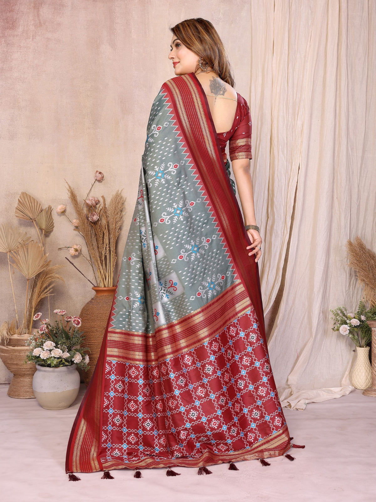 Grey Soft Silk Saree With Traditional Weaving