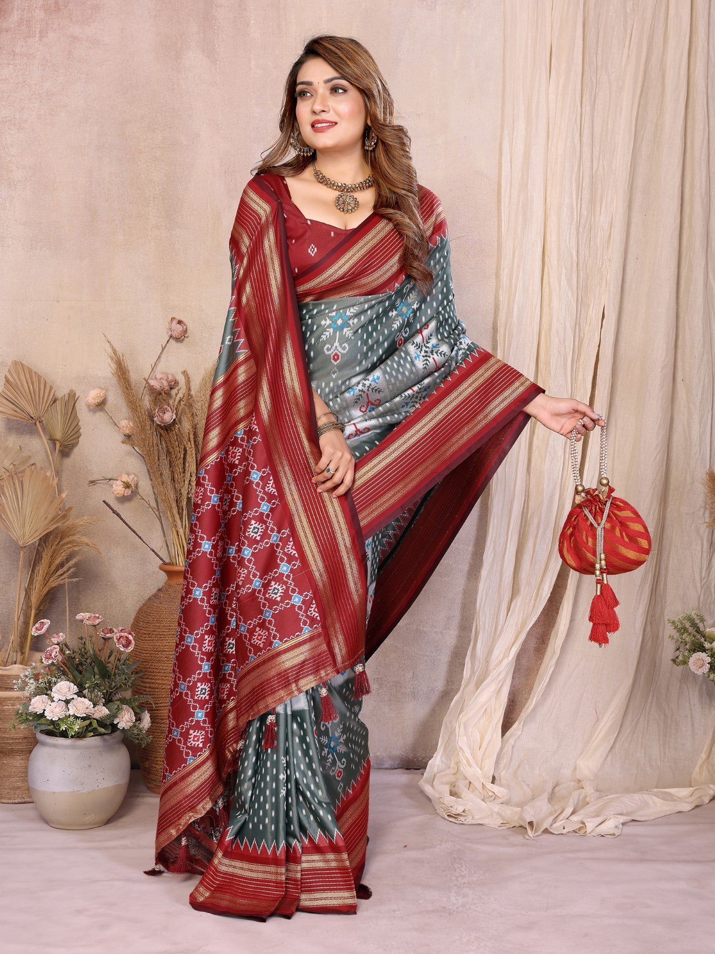 Grey Soft Silk Saree With Traditional Weaving