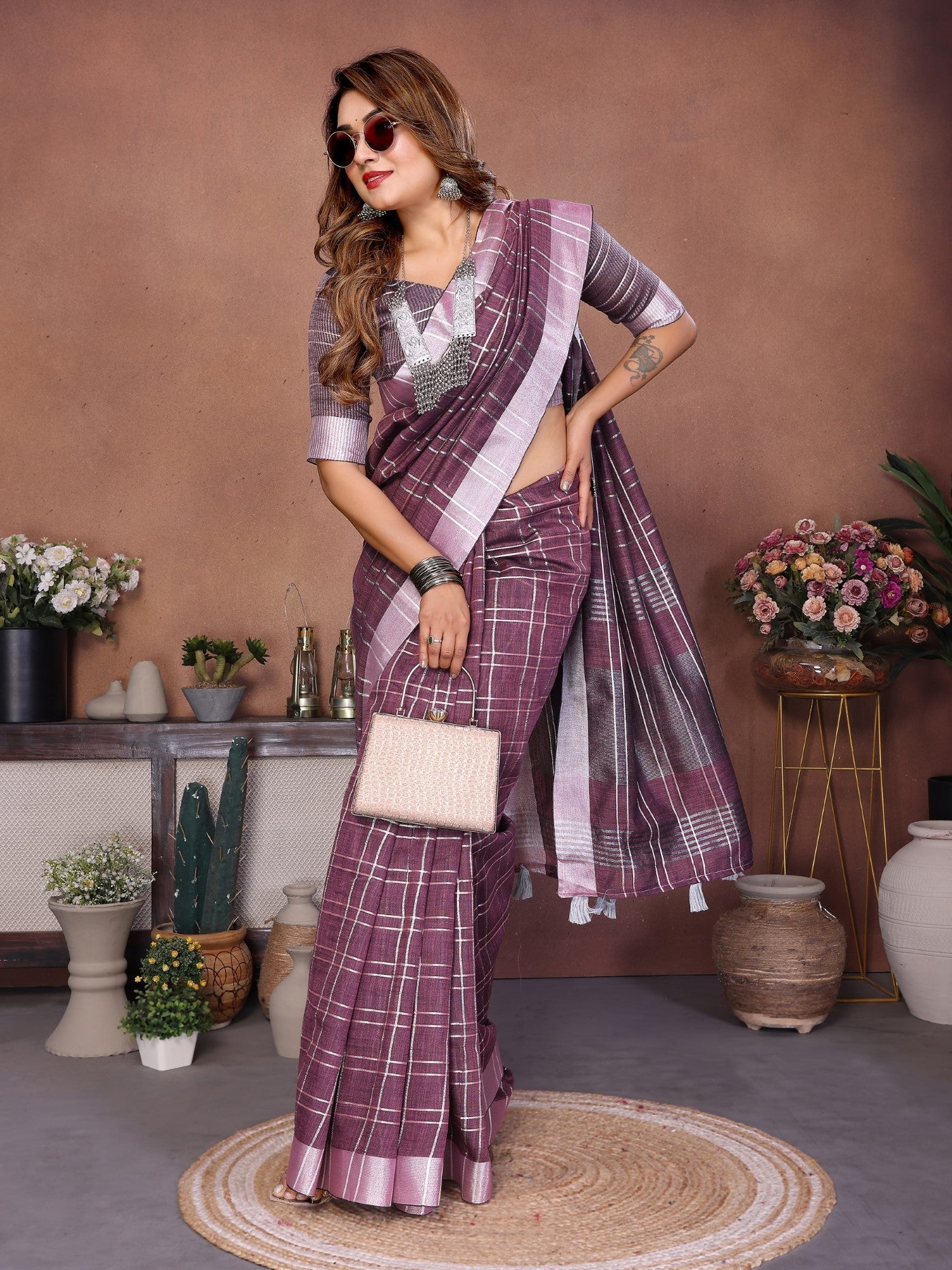 Lavender Linen Saree With Traditional Weaving