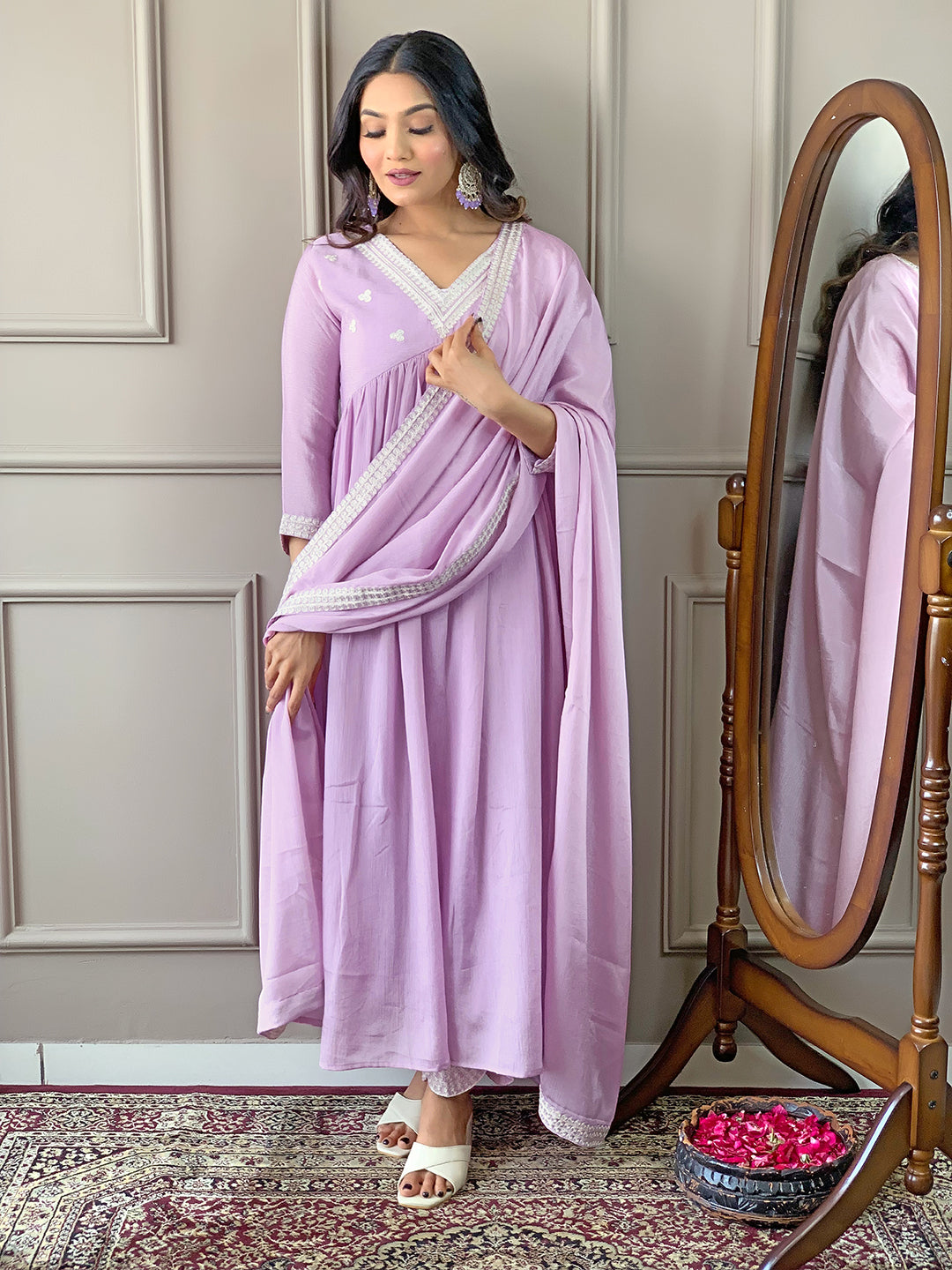 Lavender Silk Chiffon Elegant Kurta Pant Set With Thread Work