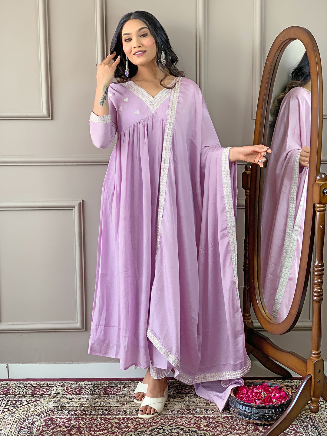 Lavender Silk Chiffon Elegant Kurta Pant Set With Thread Work