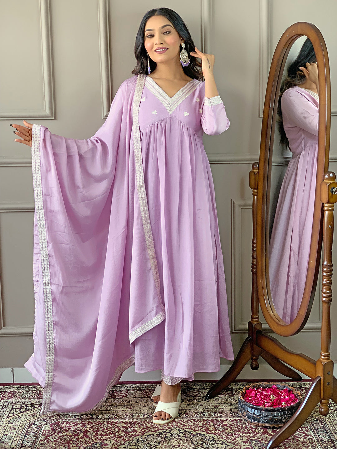 Lavender Silk Chiffon Elegant Kurta Pant Set With Thread Work