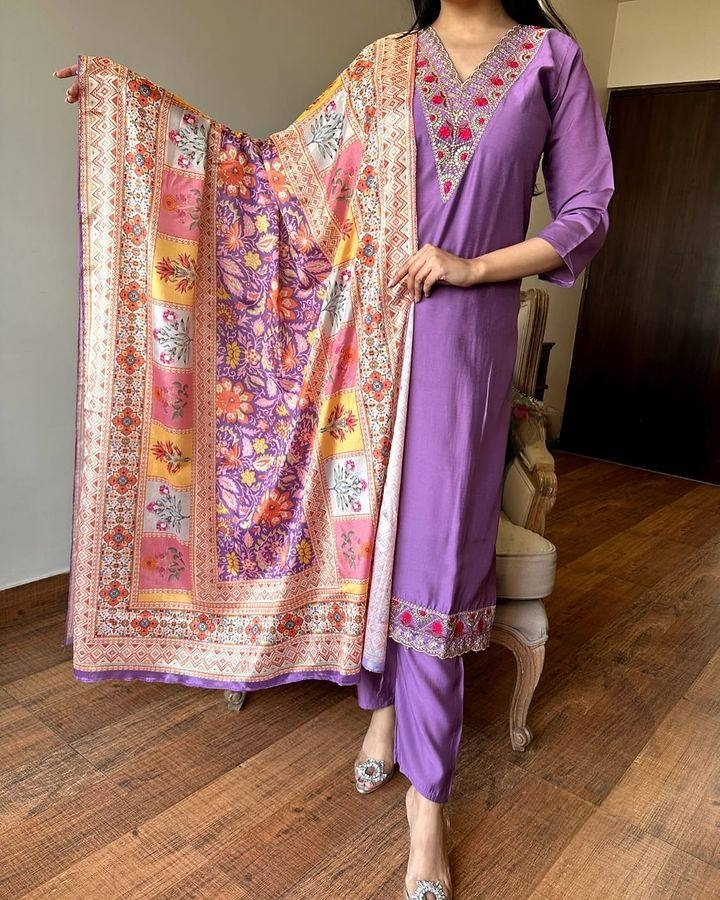 Lavender Viscose Chanderi Kurta Pant Set With Embroidery Work