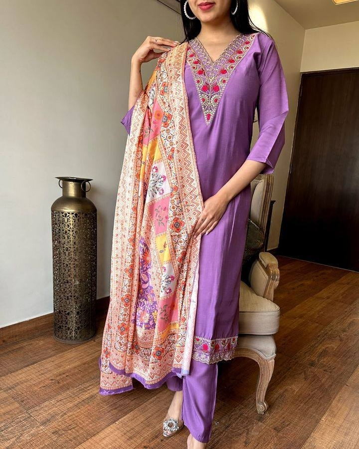 Lavender Viscose Chanderi Kurta Pant Set With Embroidery Work