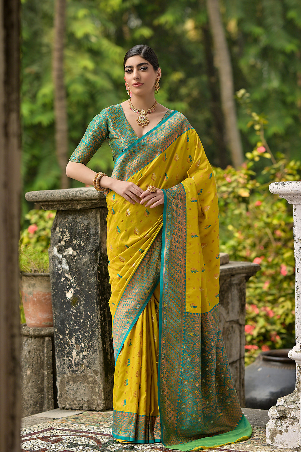 Lemon-Yellow Banarasi Silk Saree with Leaf Design and Contrast Pallu