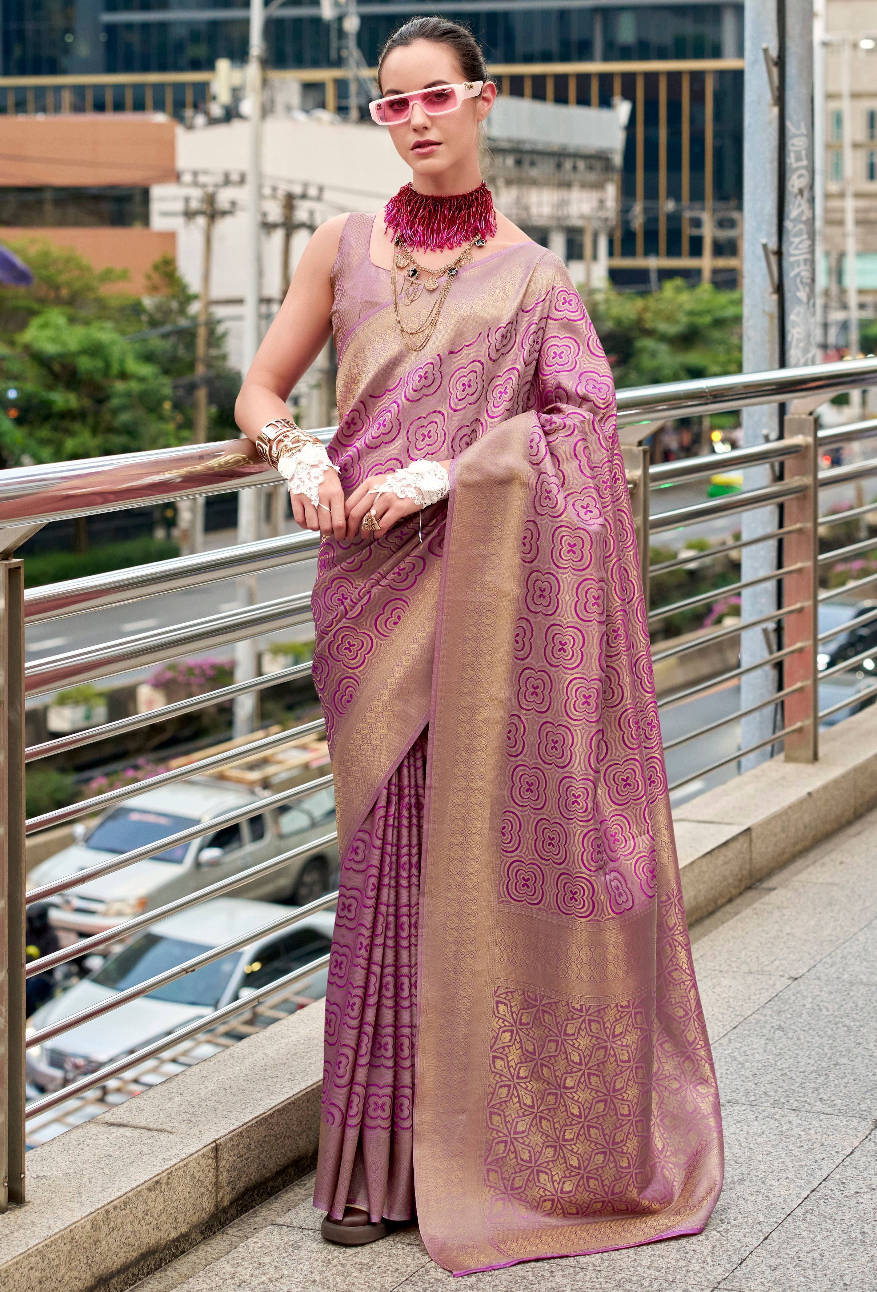 Magenta Handloom Silk Saree With  Jacquard Woven Work