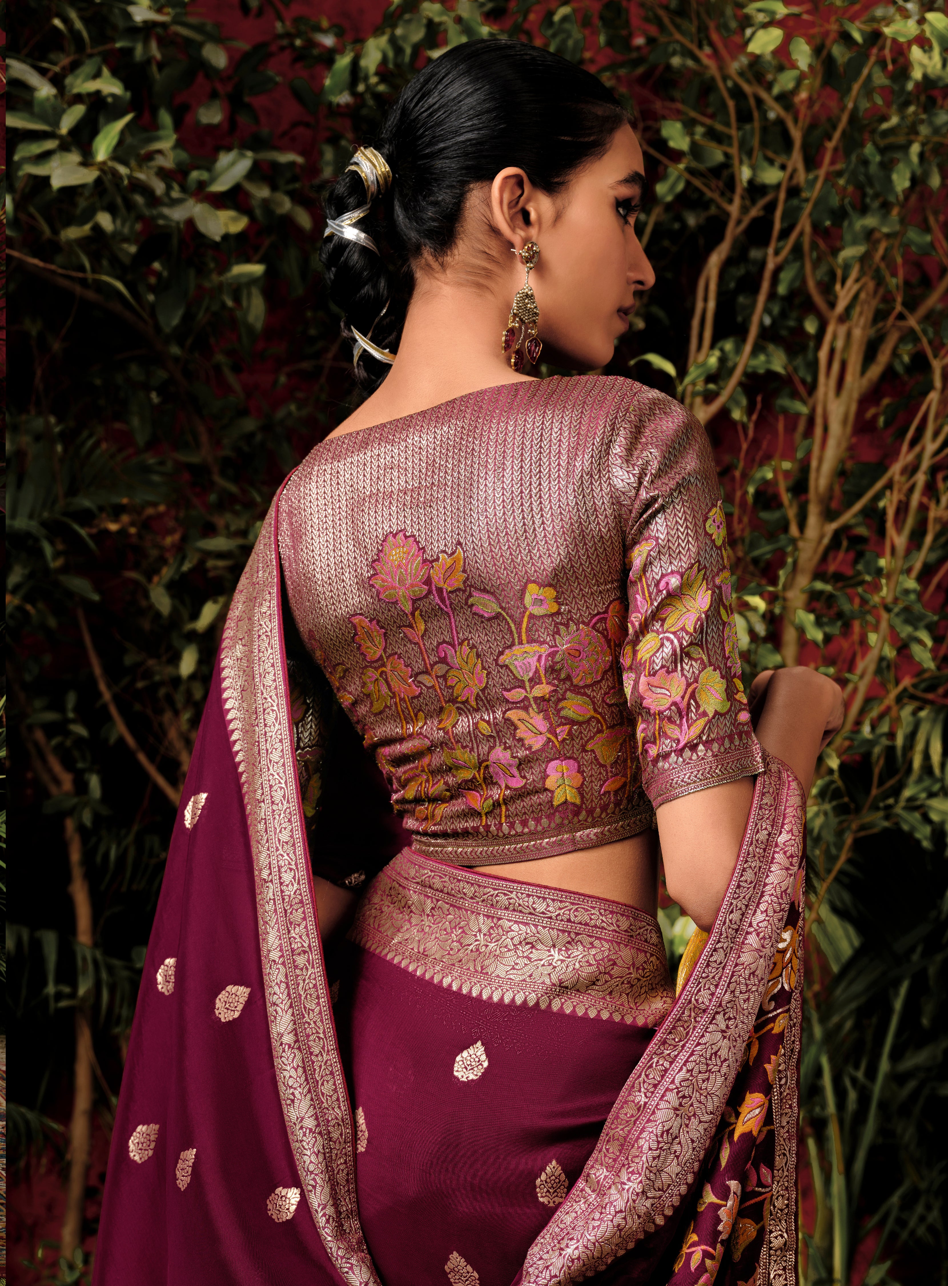 Magenta Viscose Silk Saree With  Jacquard Woven Work