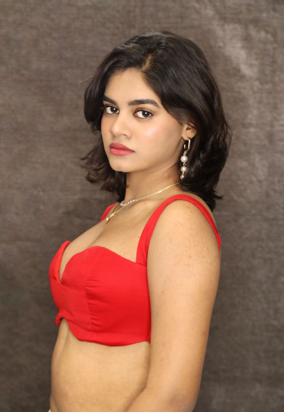 Red Sleeveless Blouse In Raw Silk With Corset Neckline And Straps On The Shoulder