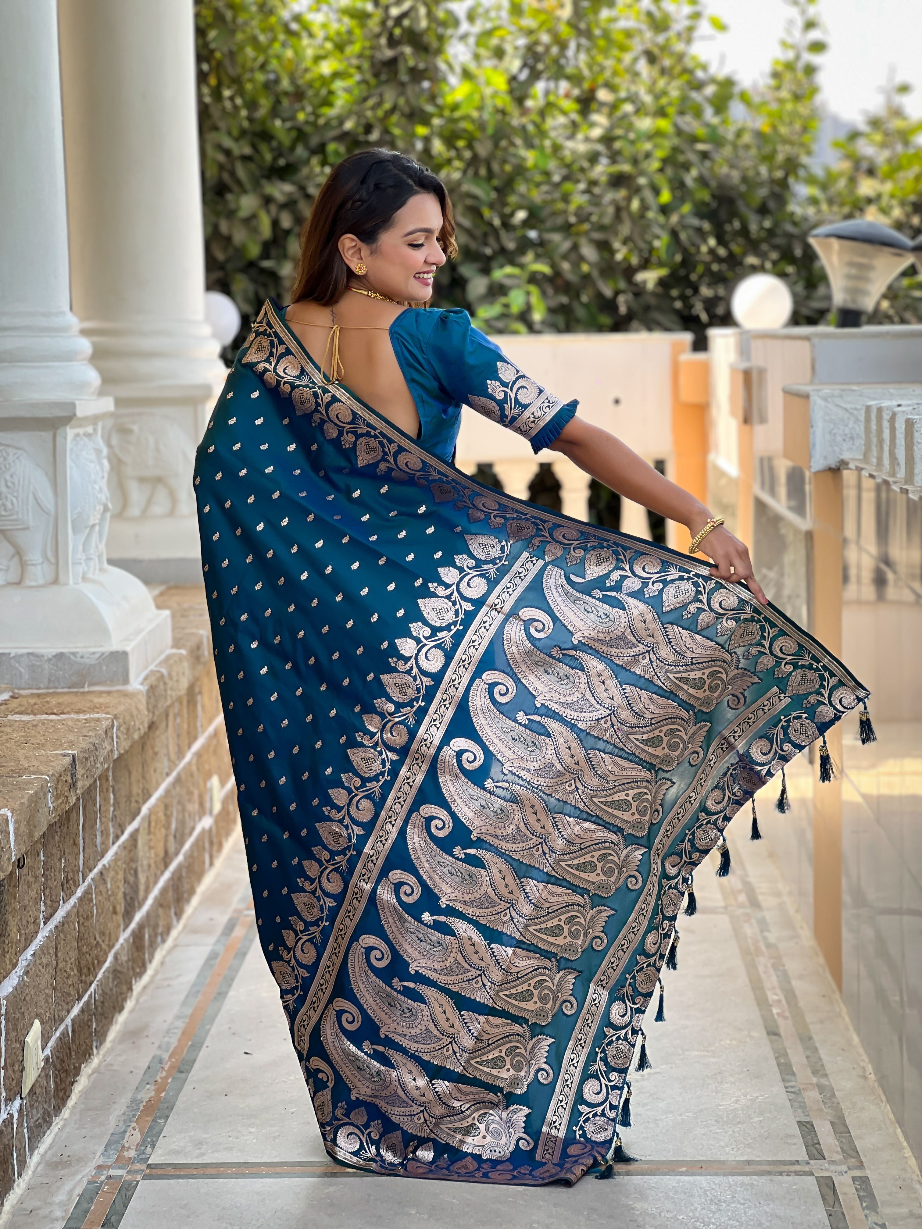 Morpich Banarasi Silk Saree With Woven Jacquard Designer Partywear Saree