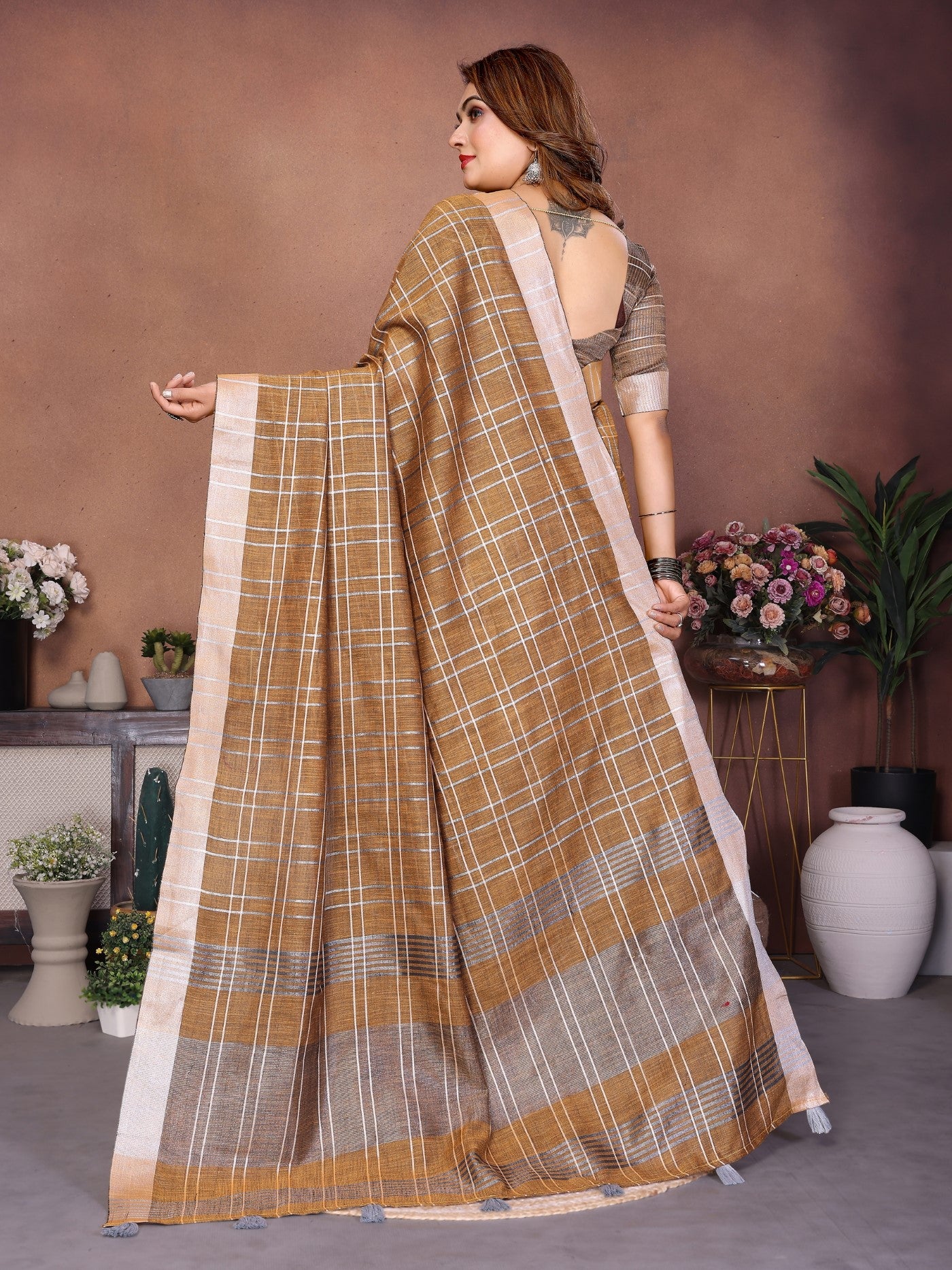 Mahendi Linen Saree With Traditional Weaving