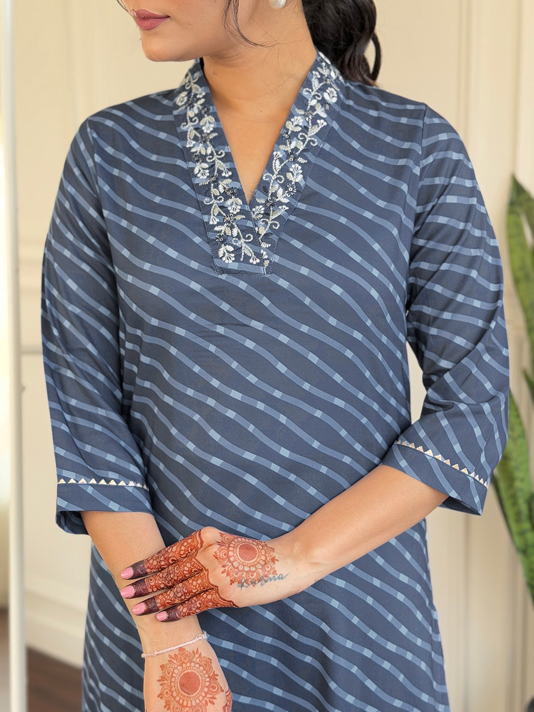 Navy Blue Muslin Elegant Kurta Pant Set With Embroidery Work