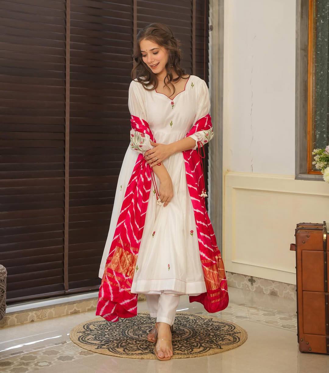 Off White Chanderi Kurta Pant Set With Heavy Thread Embroidery Work With Printed Dupatta