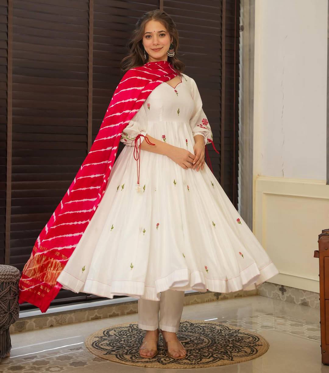 Off White Chanderi Kurta Pant Set With Heavy Thread Embroidery Work With Printed Dupatta