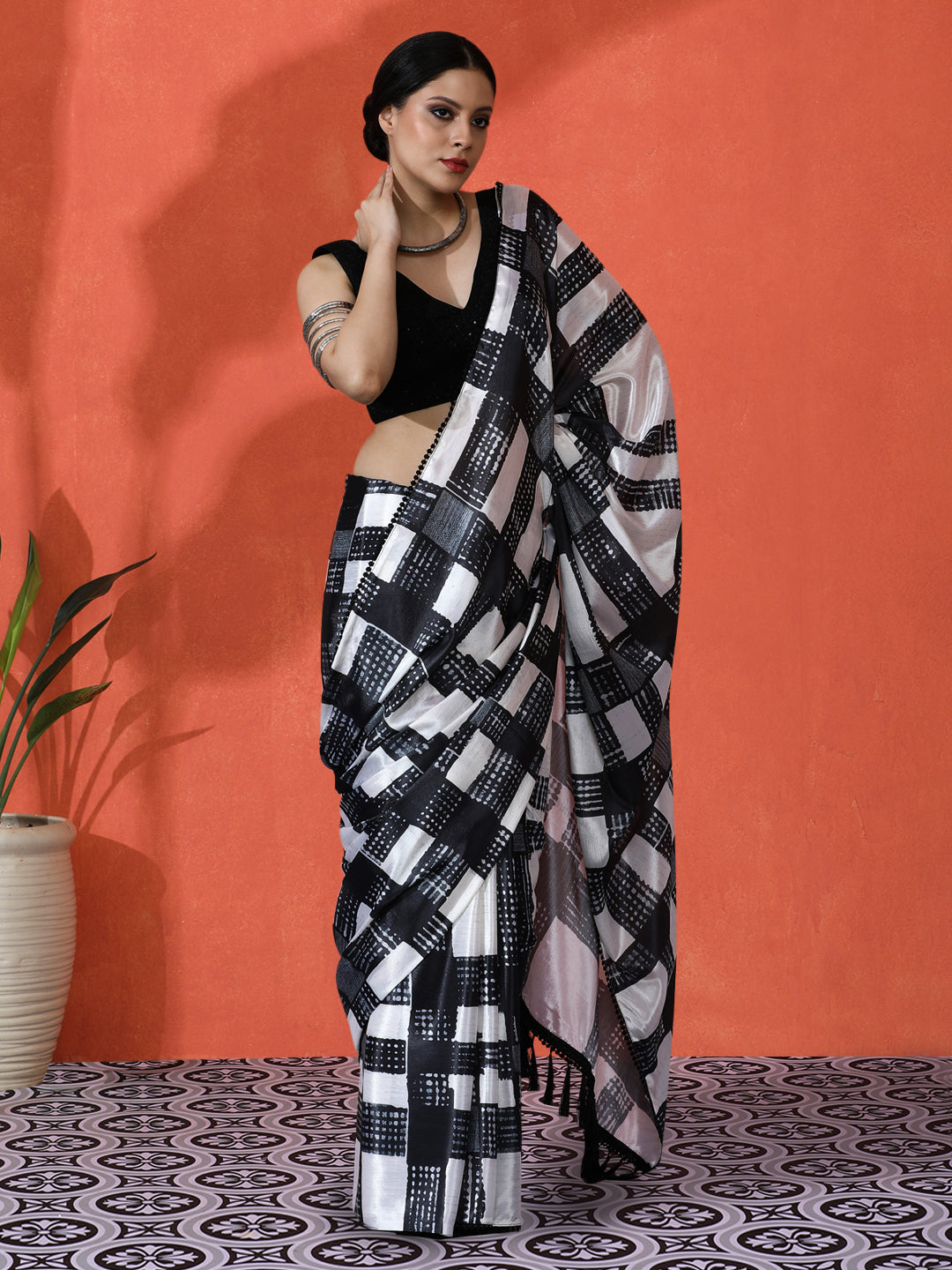 Off White Chinon Designer Digital Printed Girlie Partywear Saree