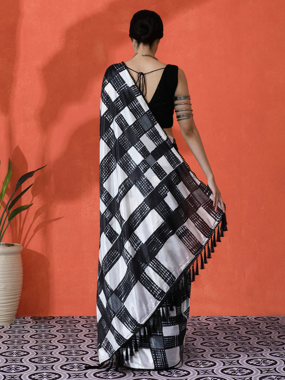 Off White Chinon Designer Digital Printed Girlie Partywear Saree