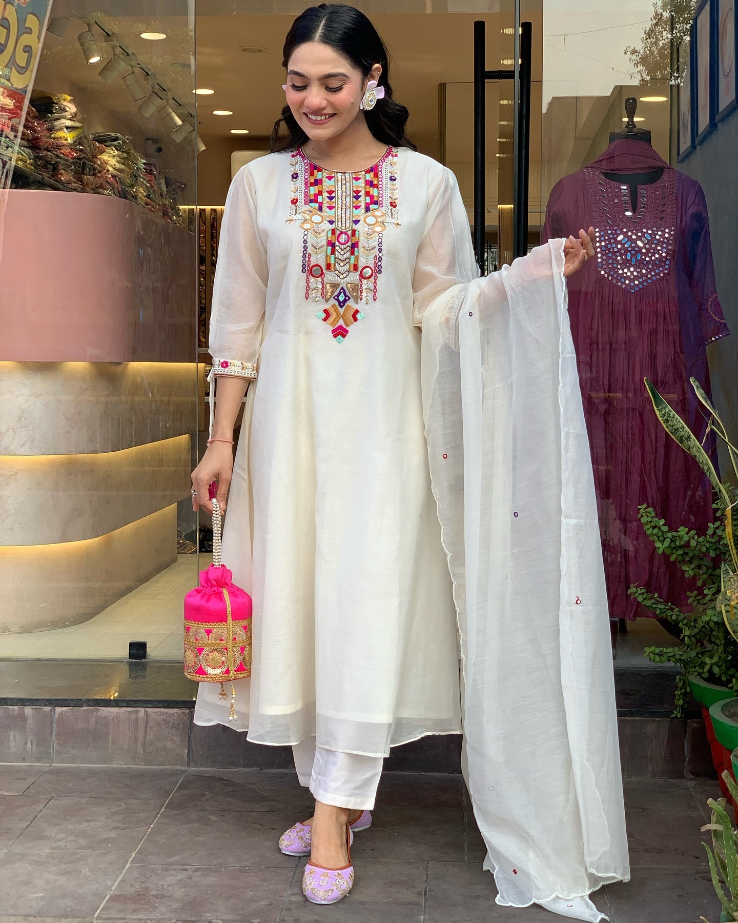 Off White Kurta Pant Set With Heavy Thread Embroidery Work