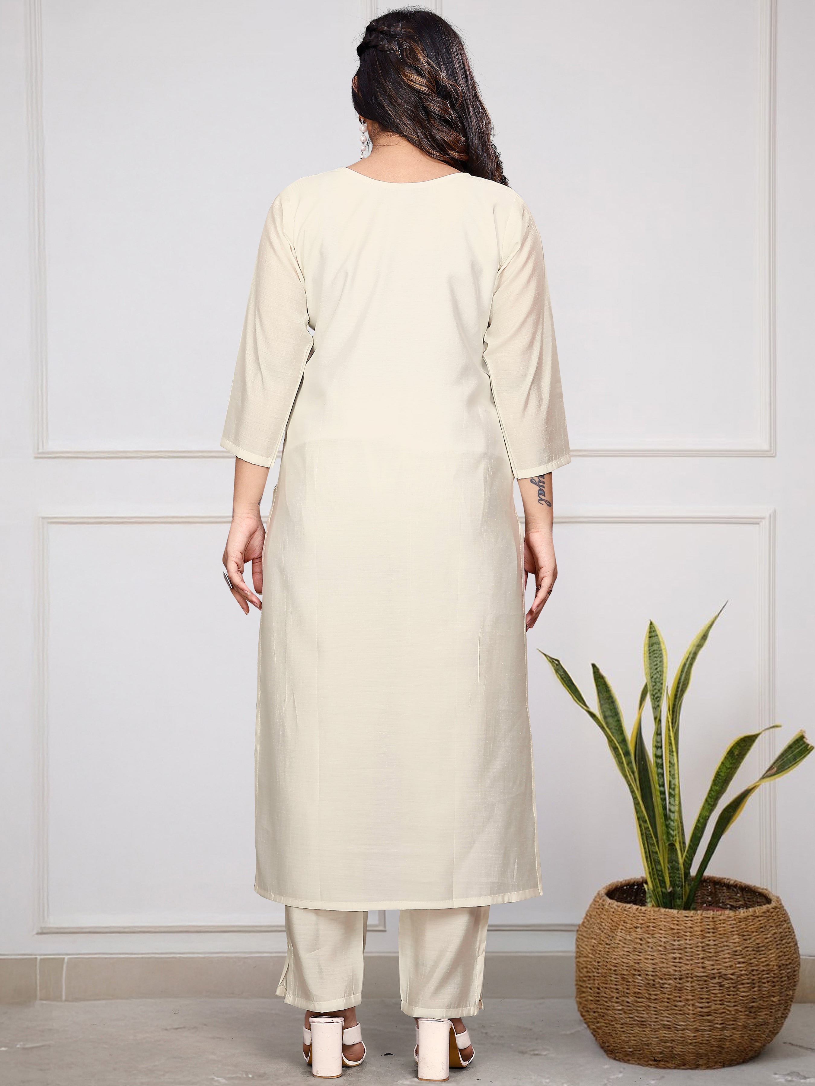 Off White Kurta Pant Set with Heavy Thread Embroidery Work With Jacquard Dupatta