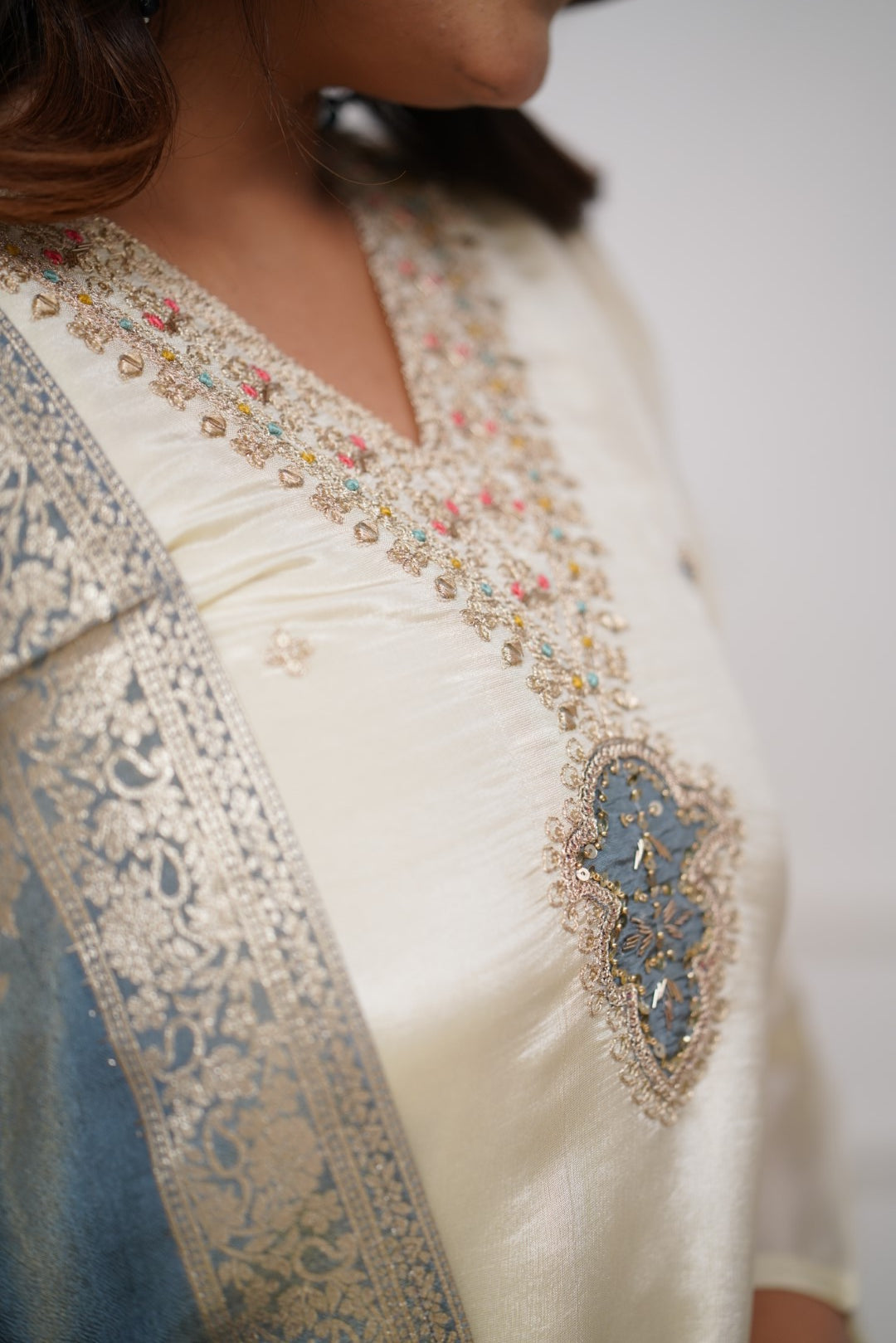 Off White Kurta Pant Set with Heavy Thread Embroidery Work With Jacquard Dupatta
