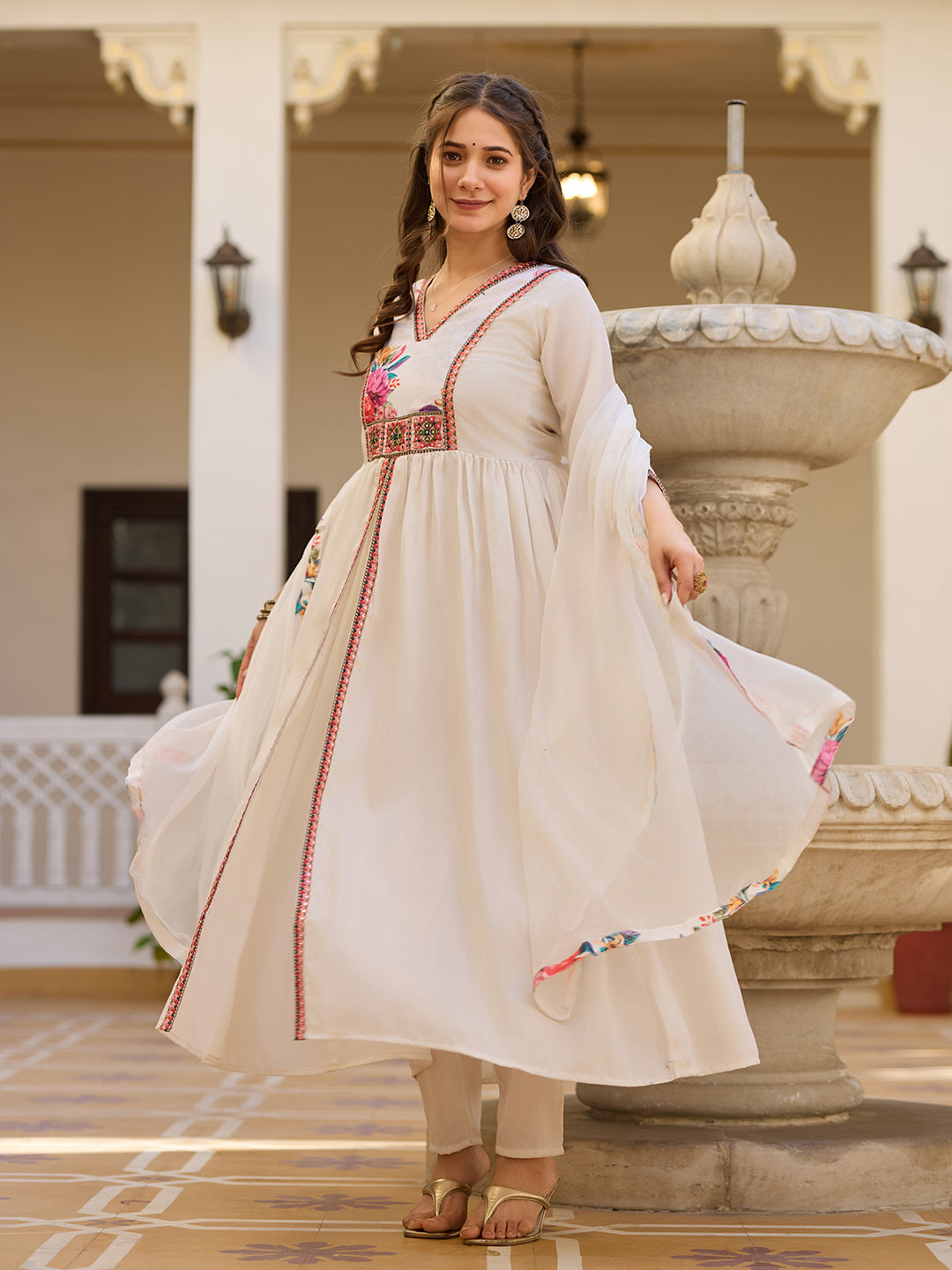 Off White Silk Kurta Pant Set With Heavy Thread Embroidery Work
