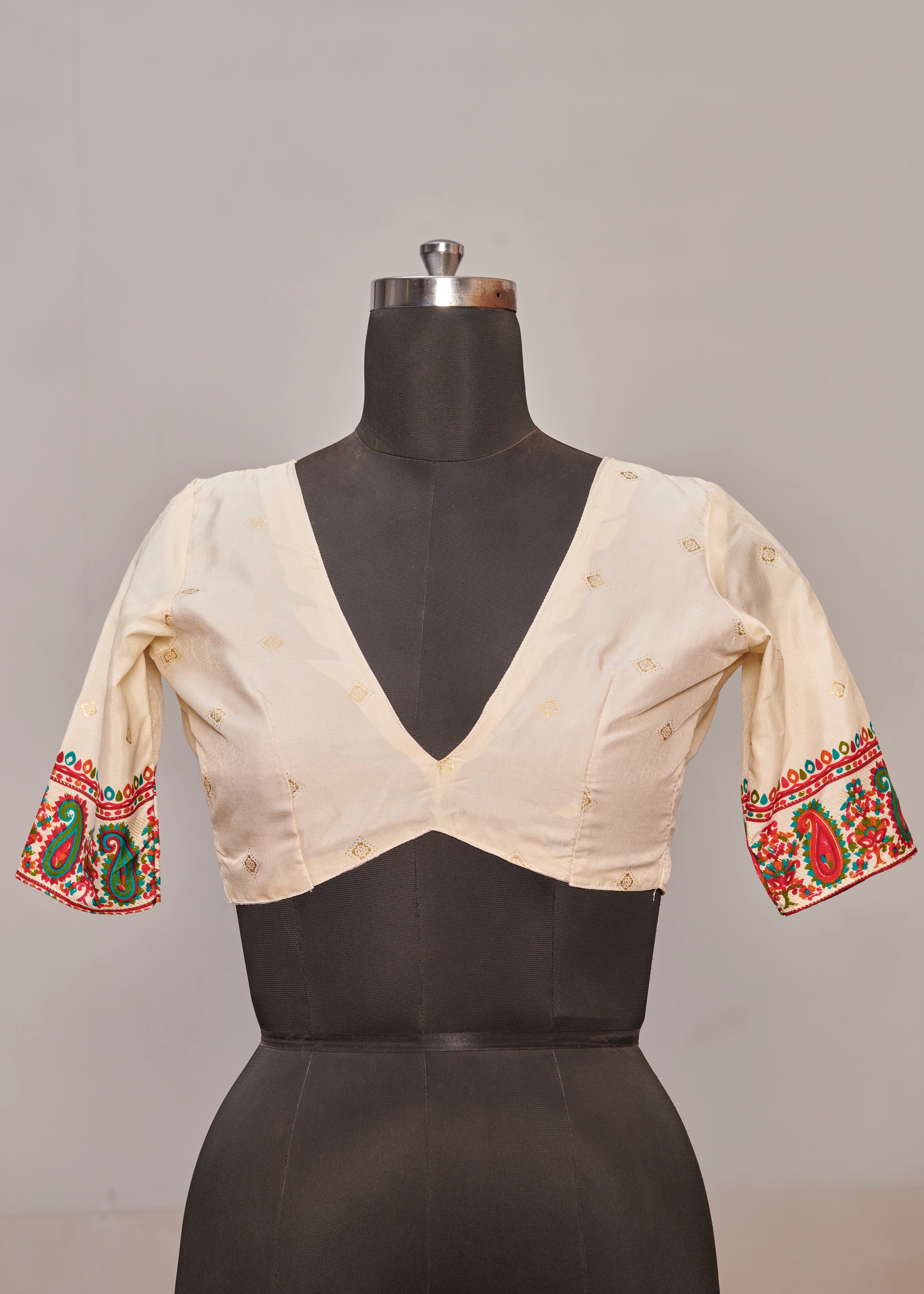 Off White Velvet Tussar Silk Woven Designer With Floral Printed Ethnic Wedding Wear Saree