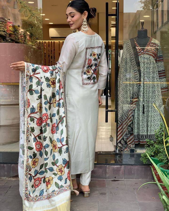 Off White Viscose Chanderi Kurta Pant Set With Embroidery Work
