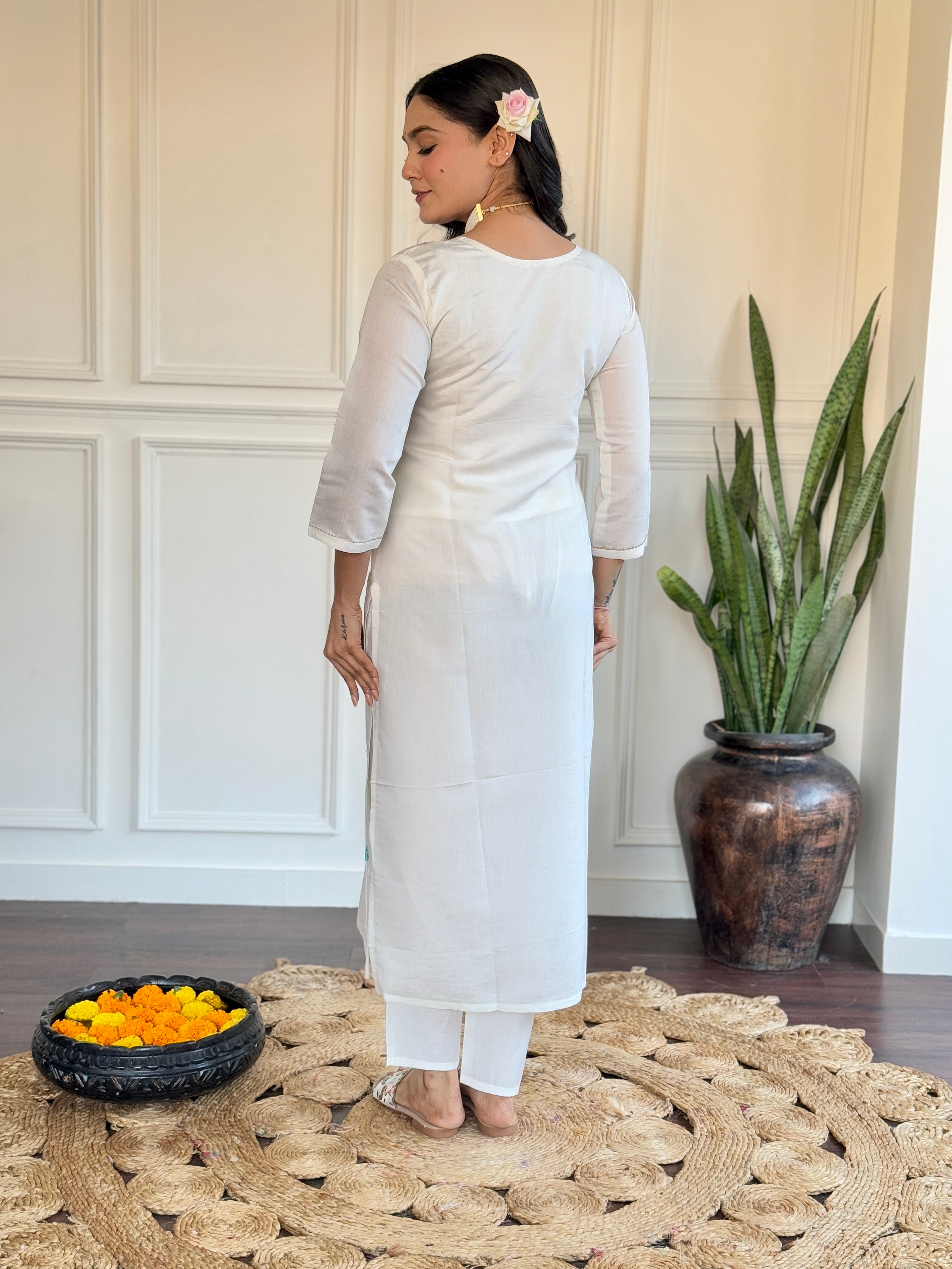 Off White Viscose Chanderi Kurta Pant With Heavy Thread Embroidery