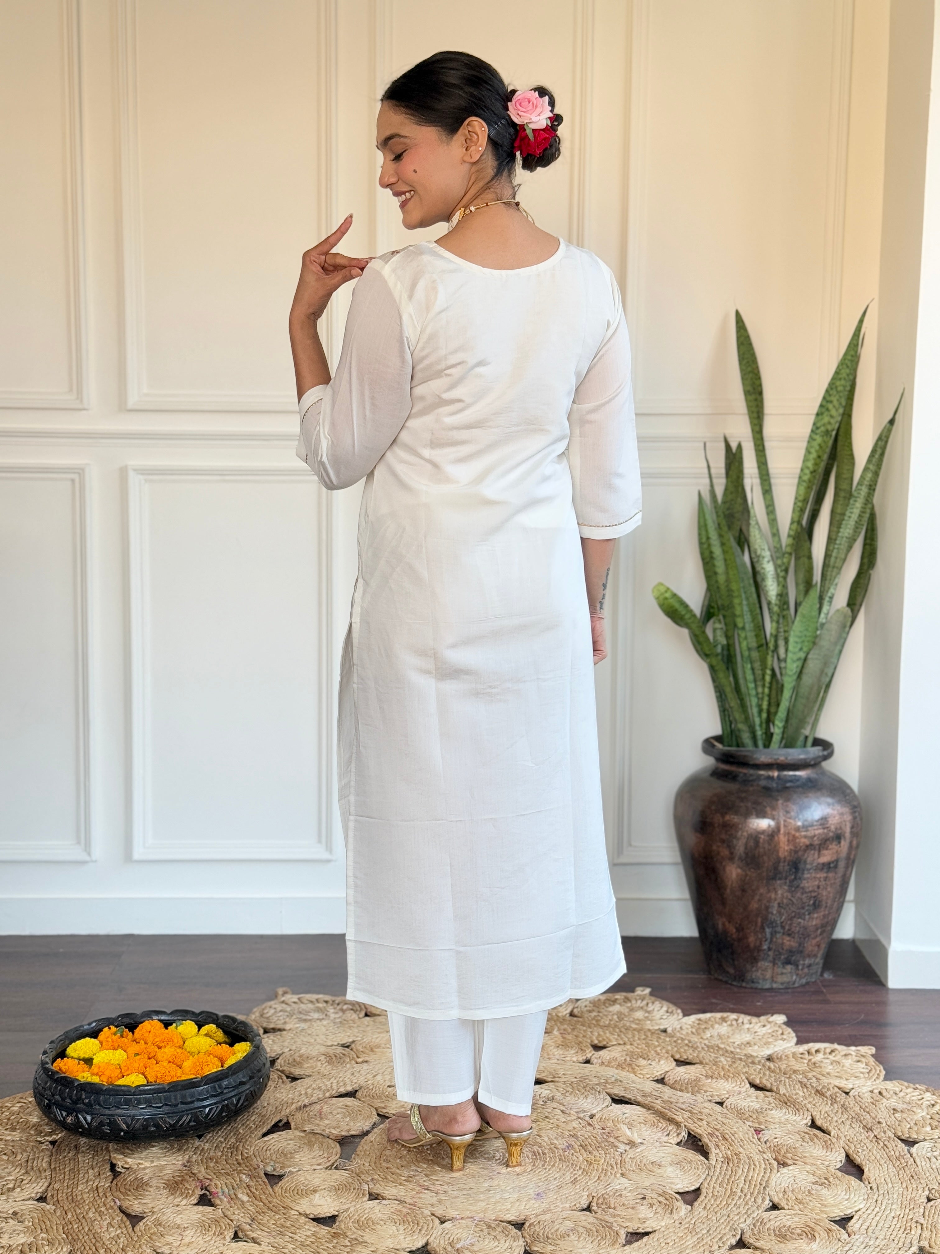 Off White Viscose Chanderi Kurta Pant With Heavy Thread Embroidery