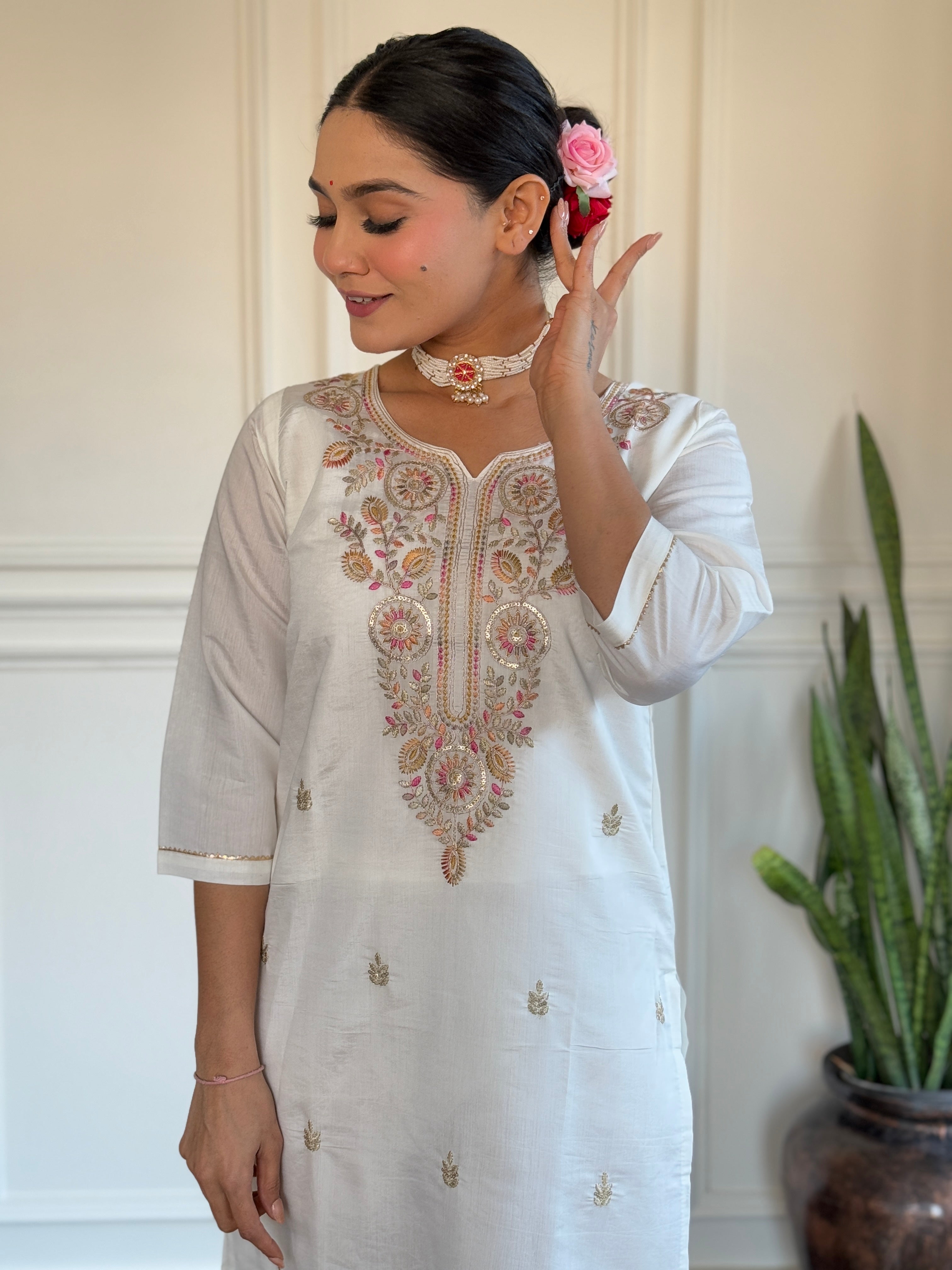 Off White Viscose Chanderi Kurta Pant With Heavy Thread Embroidery
