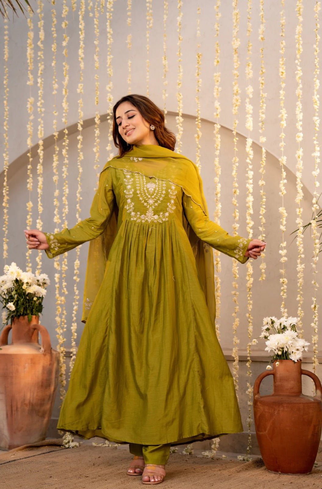Olive Chanderi Silk Kurta Pant Set With Heavy Thread Embroidery Work