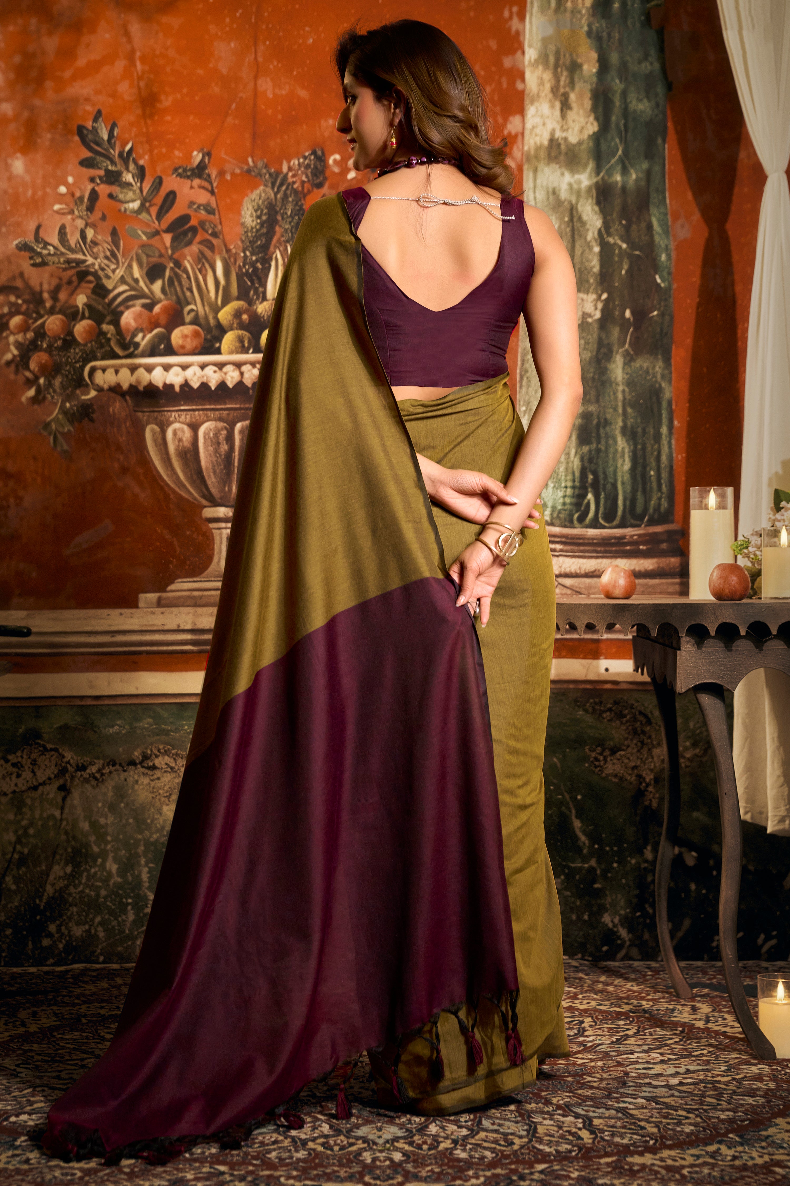 Olive Mal Cotton Saree with Elegant Contrast Pallu Design