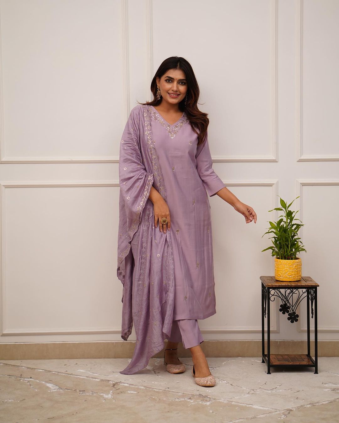 Onion Pink Viscose Chanderi Kurta Pant With Heavy Thread Embroidery Work With Sequins Work