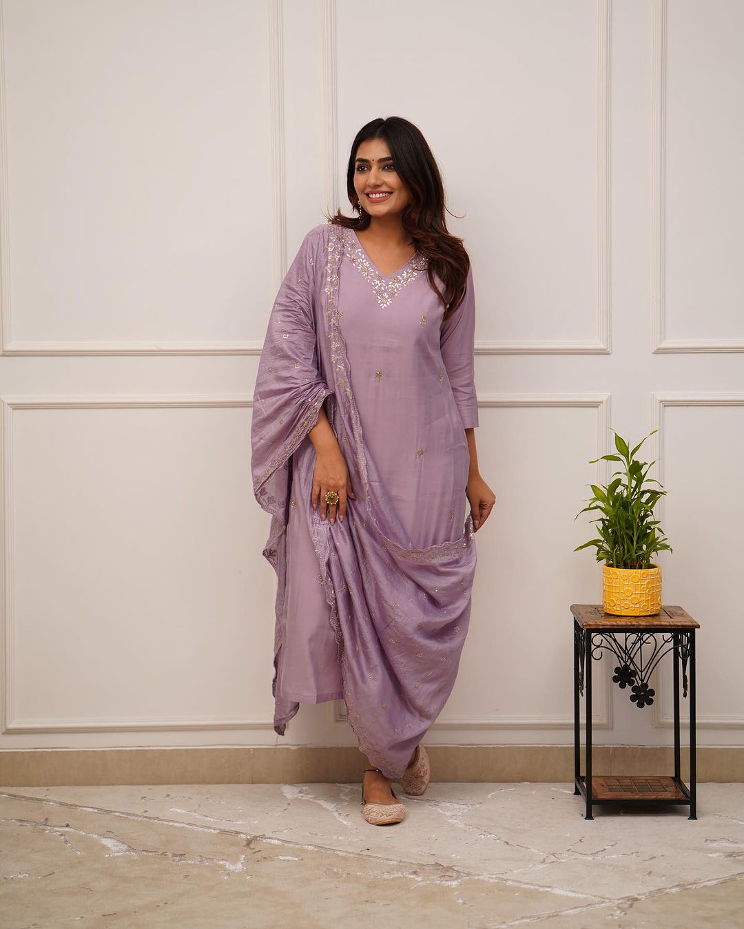 Onion Pink Viscose Chanderi Kurta Pant With Heavy Thread Embroidery Work With Sequins Work