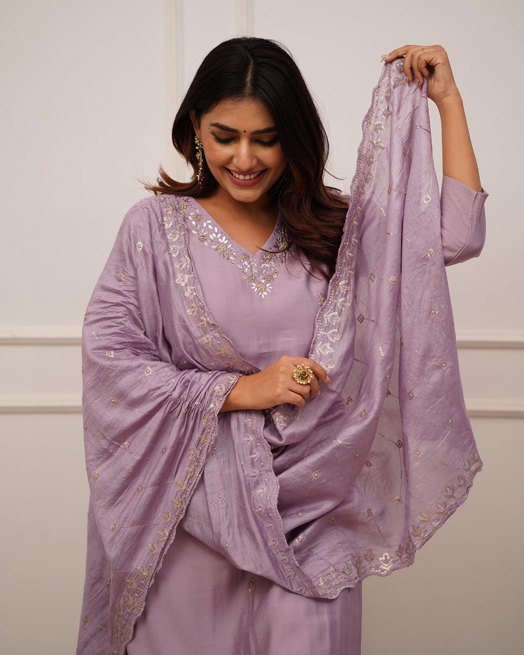 Onion Pink Viscose Chanderi Kurta Pant With Heavy Thread Embroidery Work With Sequins Work