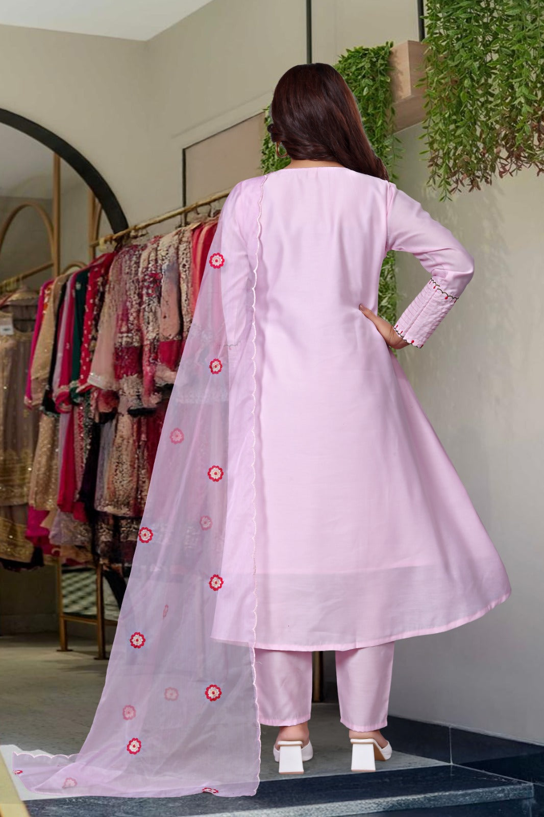 Pink Chanderi Silk Kurta Pant Set With Heavy Thread Embroidery Work
