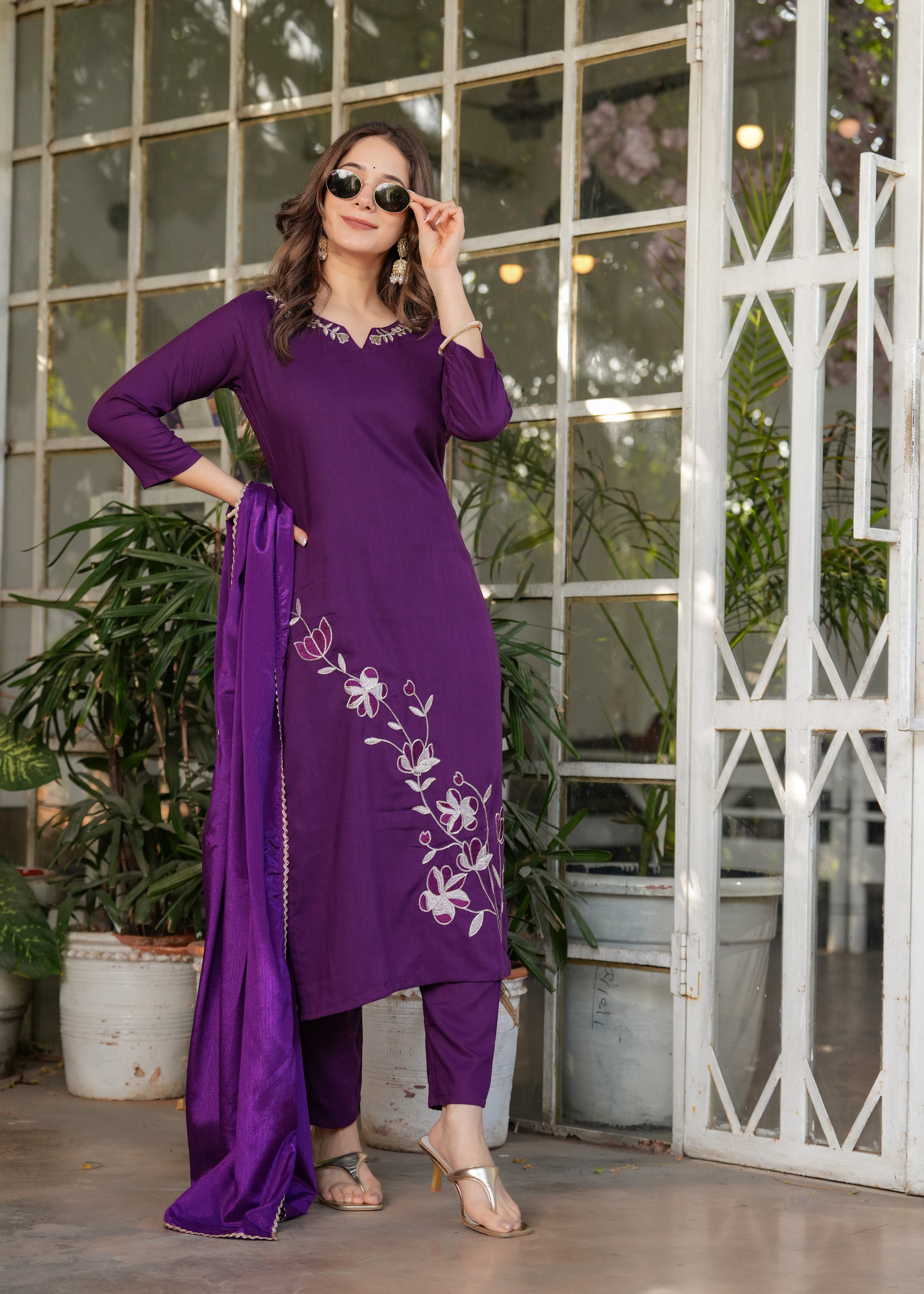 Purple Viscose Rayon Elegant Kurta Pant Set With Thread Work