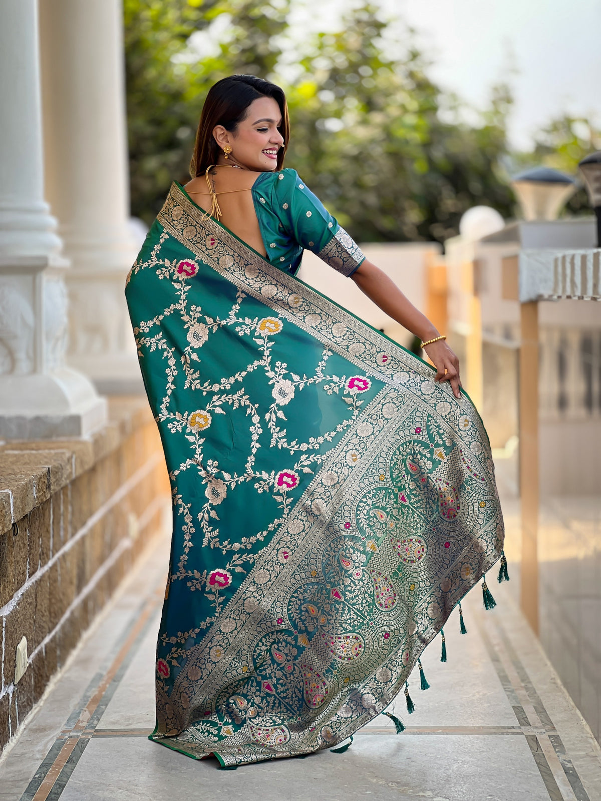 Rama Banarasi Silk Saree With Traditional Woven Meenakari Designer Traditional Looks