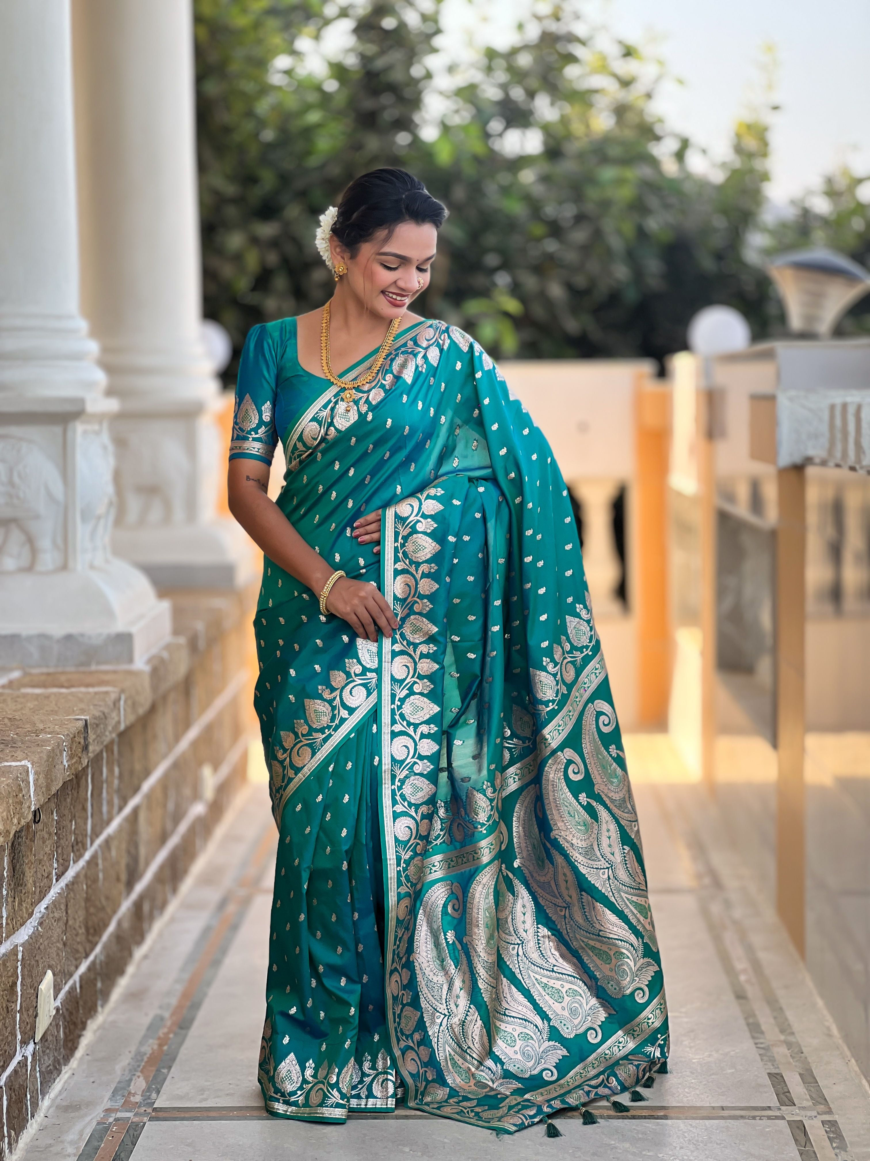 Rama Banarasi Silk Saree With Woven Jacquard Designer Partywear Saree