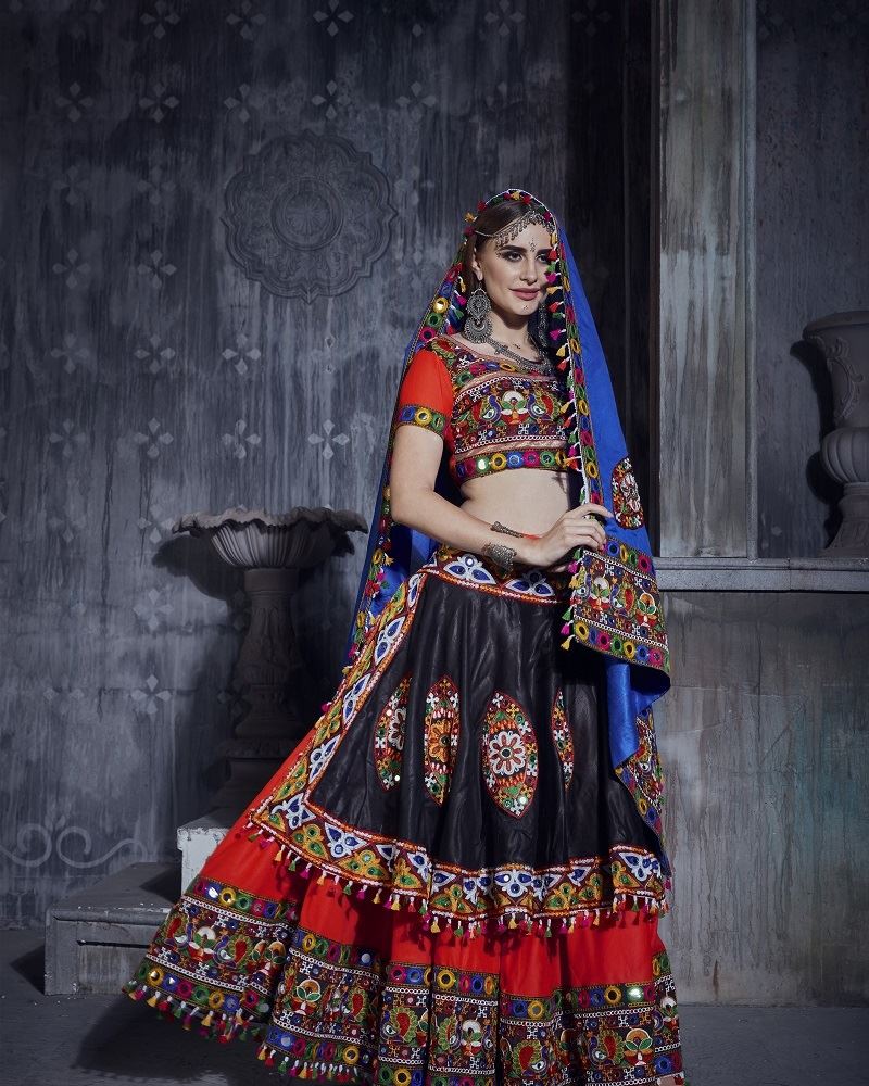 Red And Black Navratri Chaniya Choli With Gamthi Work And Lace Work With Mirror