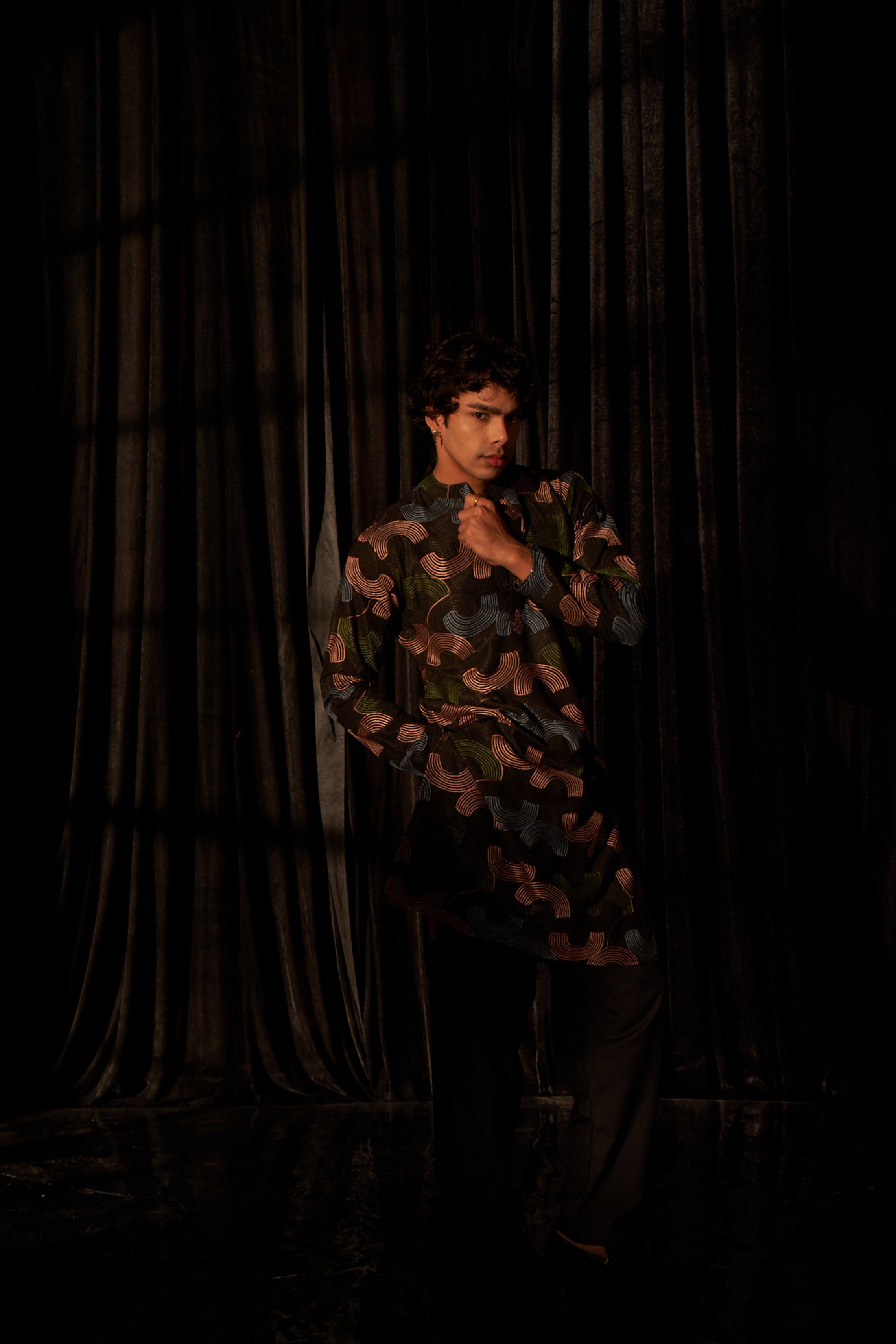 Rich Looks Black Kurta Payjama with Designer Embroidery – Sophisticated Party Look