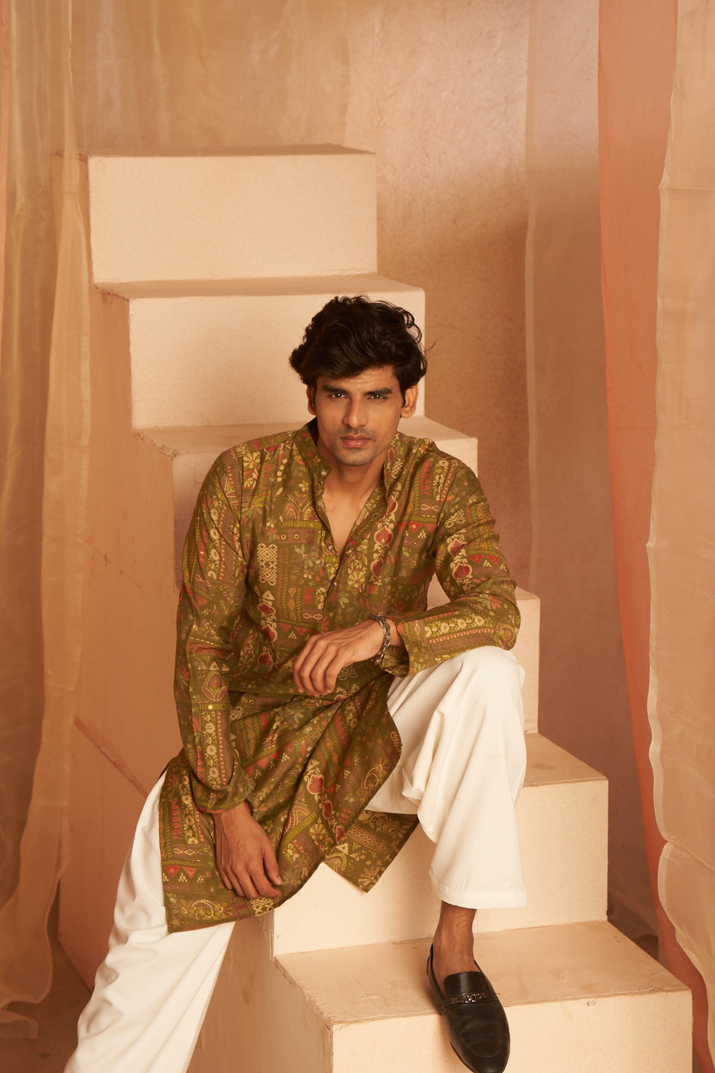 Rich Looks Green Kurta Payjama with Designer Print – Fresh and Trendy