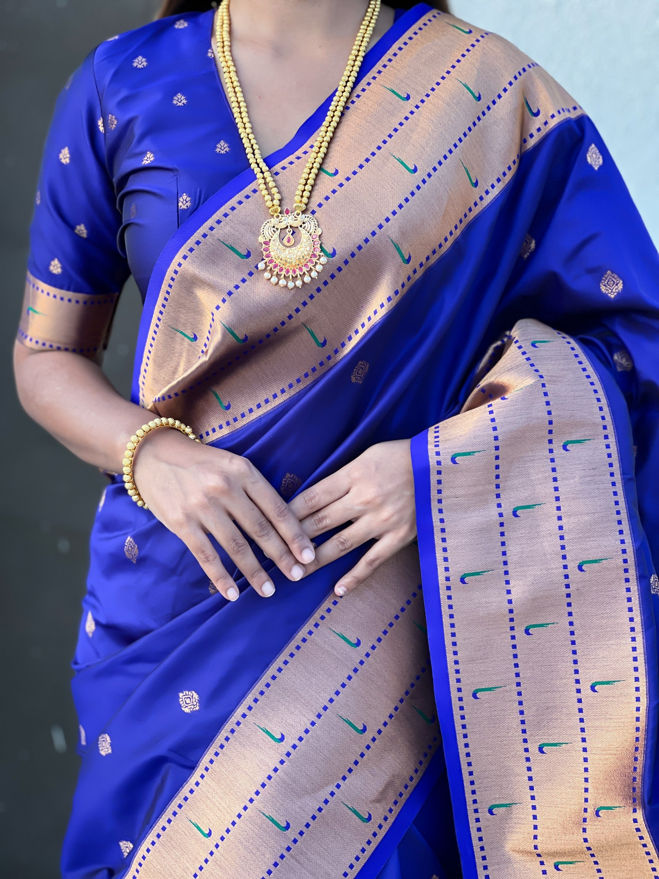Royal Blue Soft Silk Weaving Figure Pallu Designer Ceremonial Saree