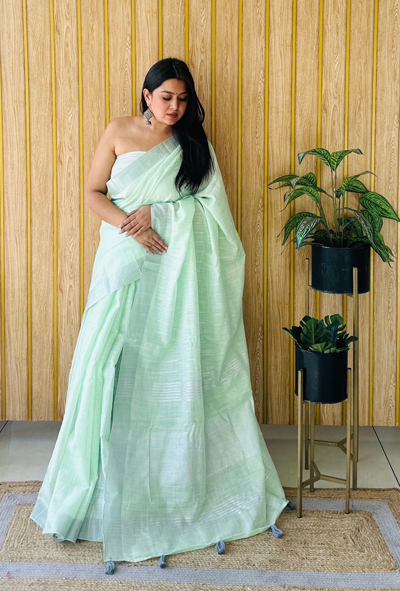 Sea Green Linen Partywear Woven Saree For Sophisticated Rich Looks