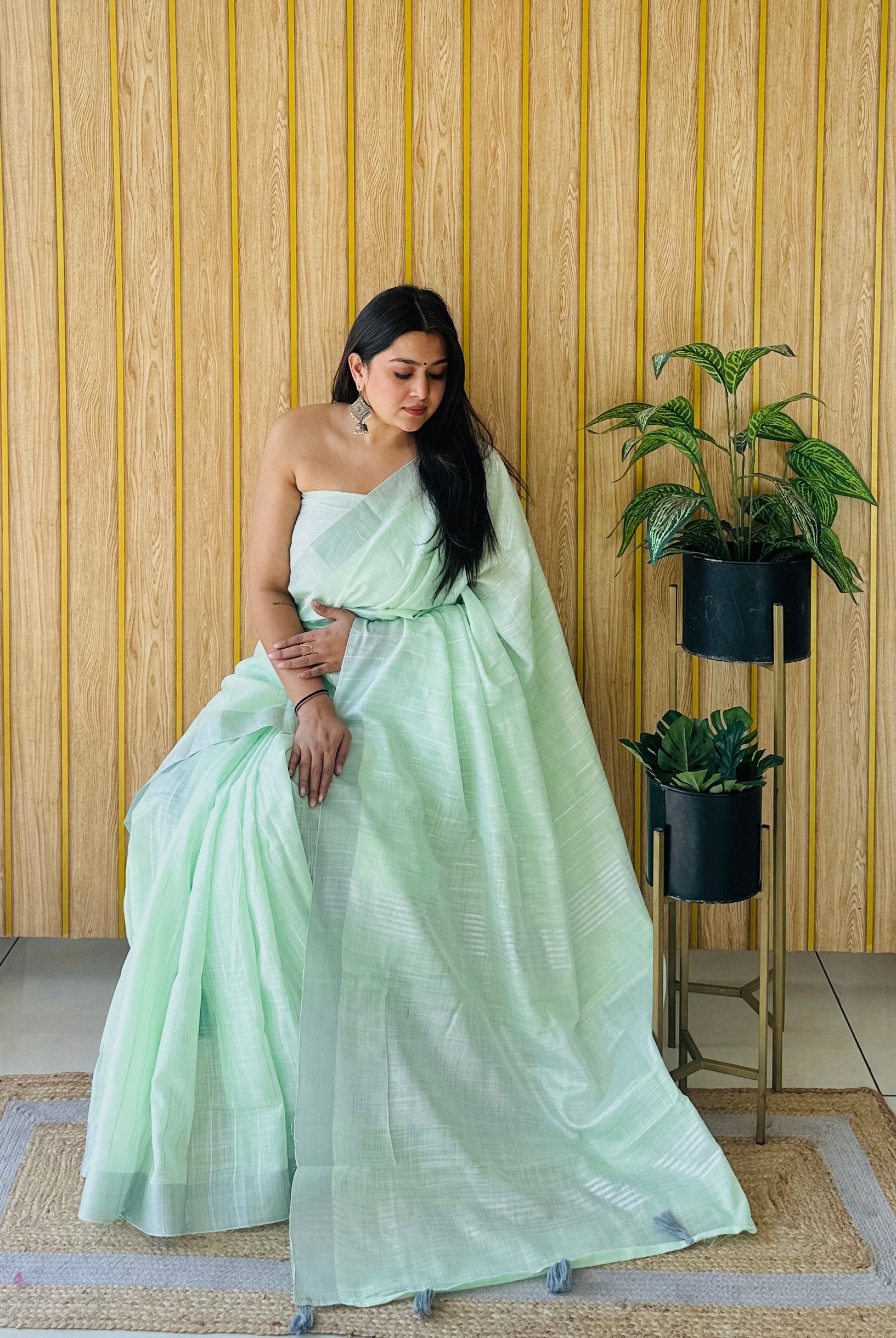 Sea Green Linen Partywear Woven Saree For Sophisticated Rich Looks